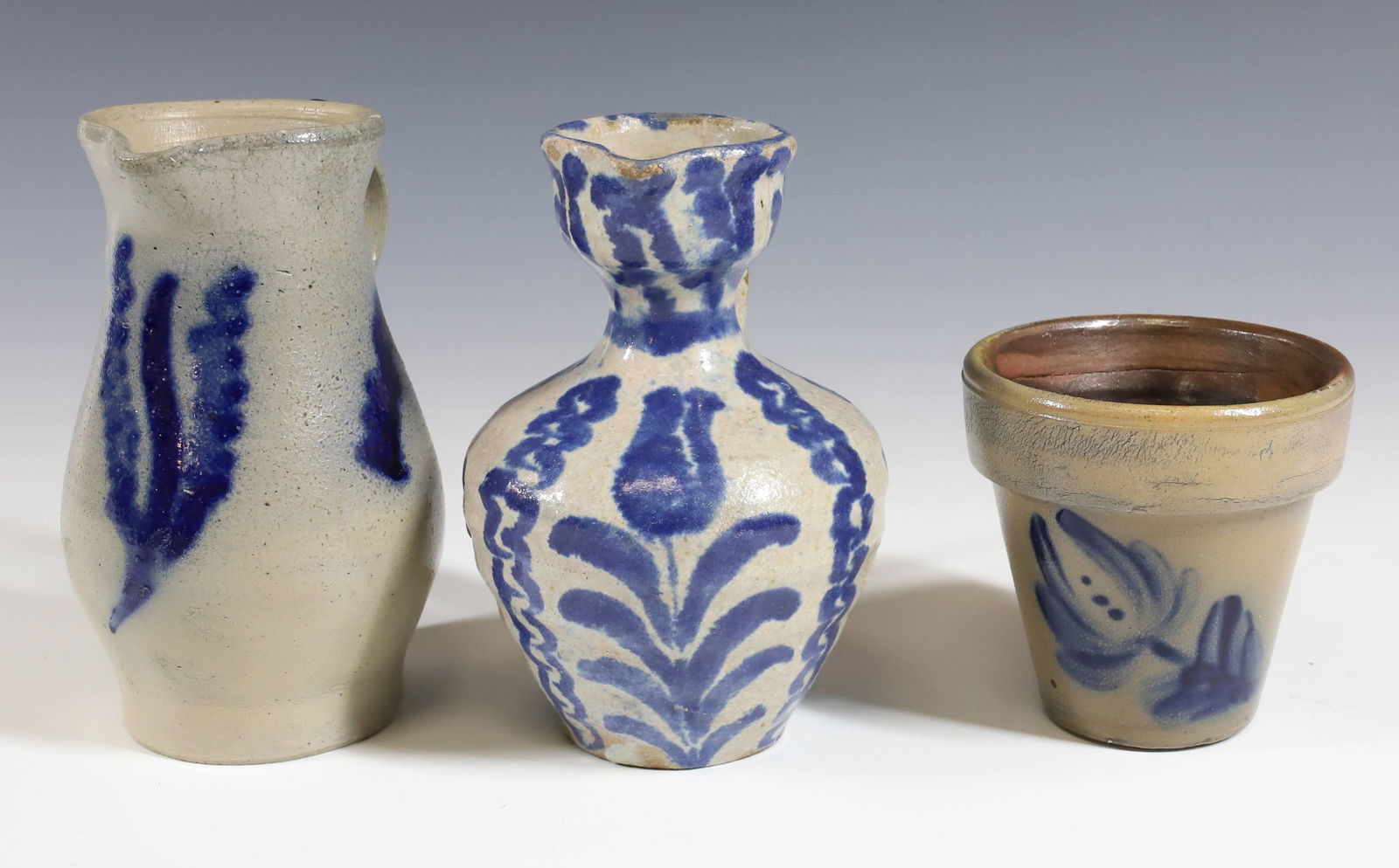 LOT OF BLUE DECORATED STONEWARE ITEMS (1 of 8)