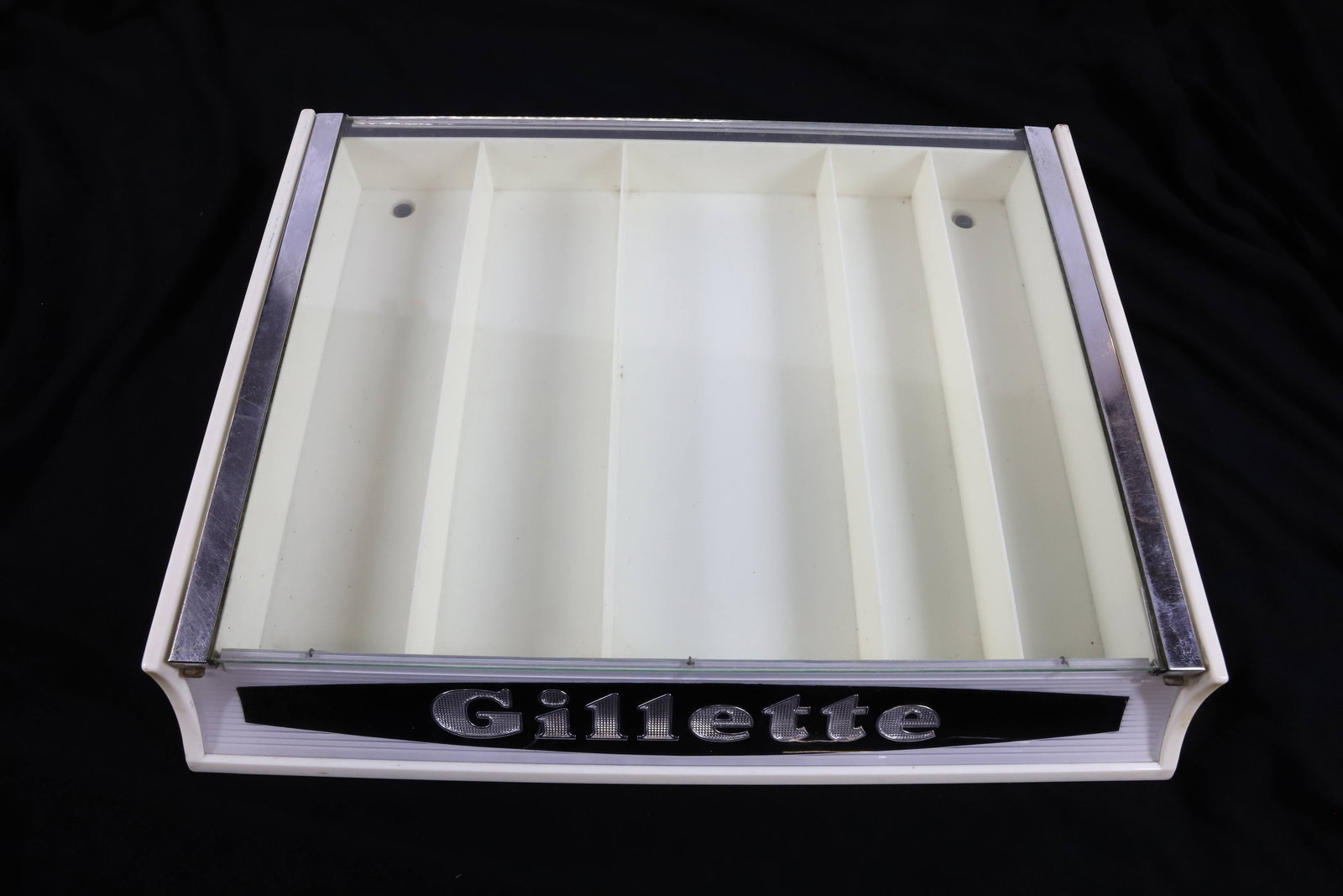 GILLETTE SAFETY RAZOR DISPLAY (1 of 3)