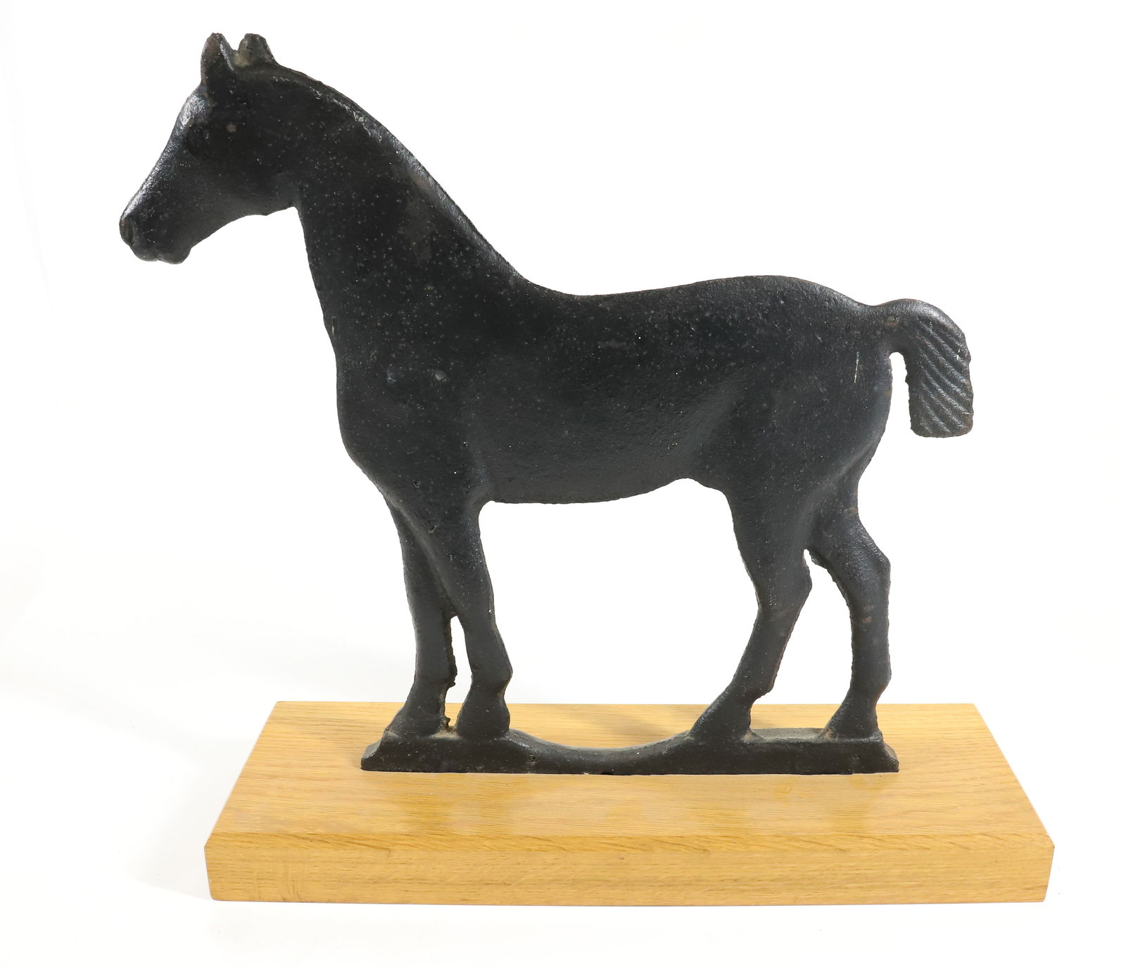 LARGE CAST IRON BOBTAIL HORSE (1 of 3)