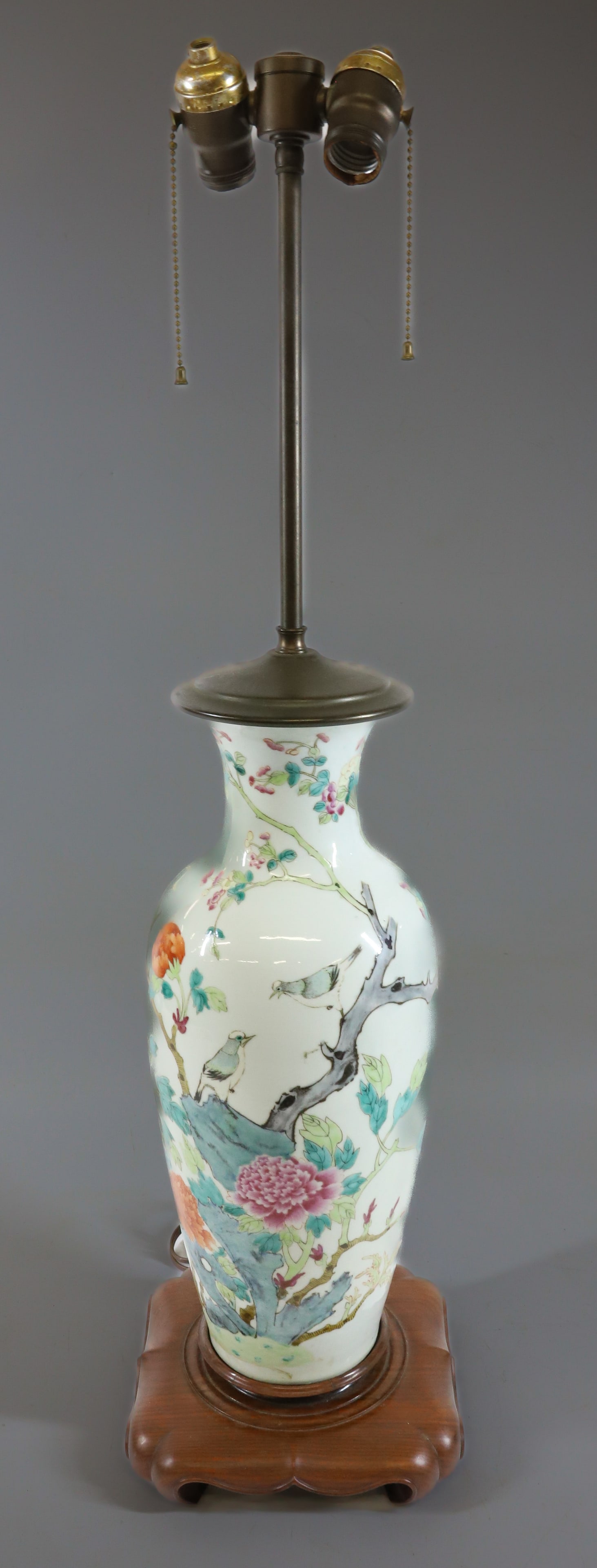 CHINESE EXPORT VASE (1 of 6)
