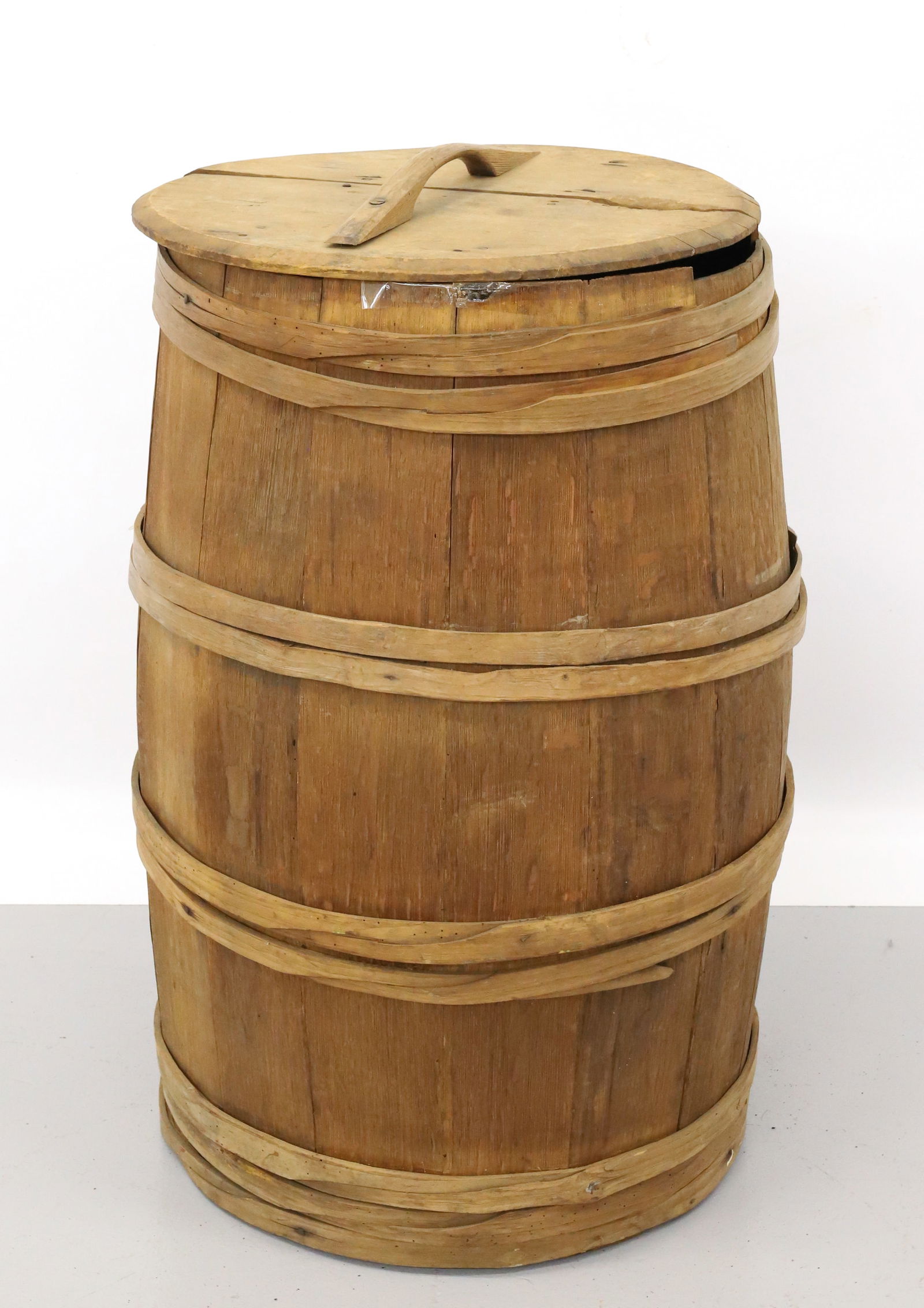 EARLY WOODEN STORAGE BARREL (1 of 3)