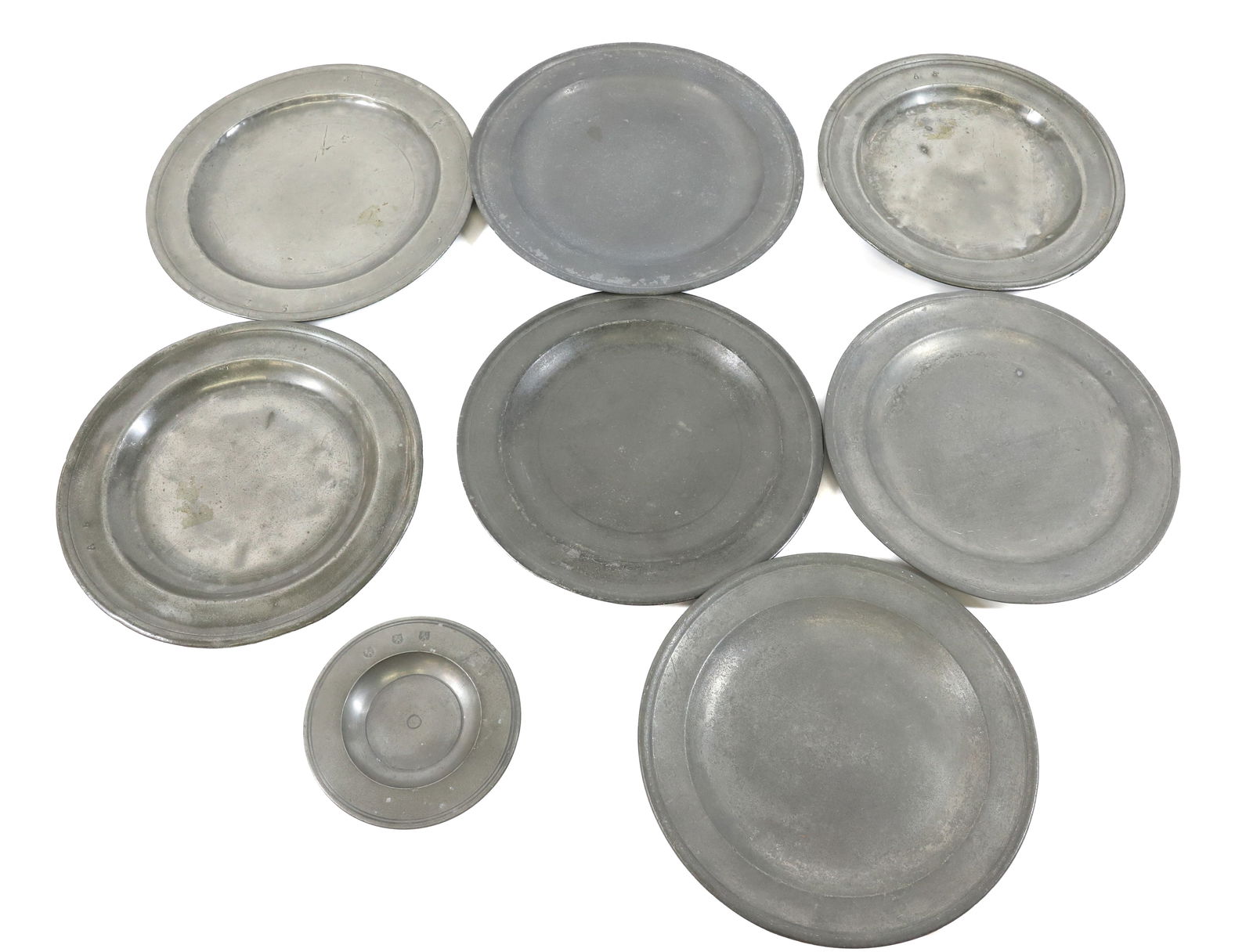 LOT OF PEWTER PLATES (1 of 11)