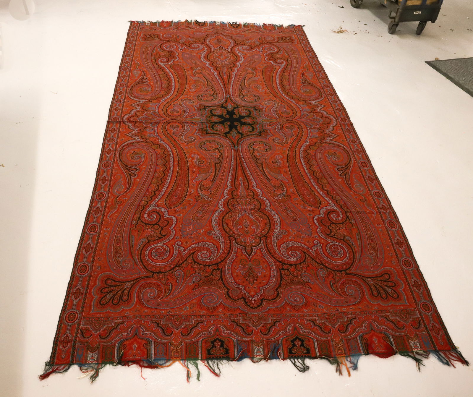 ANTIQUE PAISLEY TABLE COVER (1 of 4)