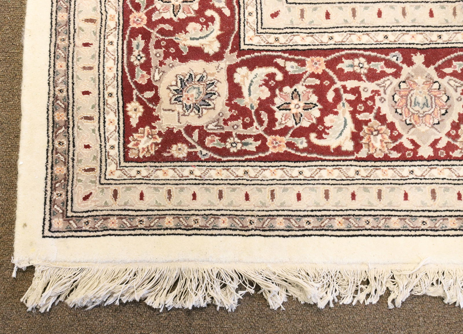 CONTEMPORARY ORIENTAL RUG IVORY/BLACK/MAROON WITH CENTER MEDALLION.  FRINGED EDGES.  146" X 109". (1 of 3)
