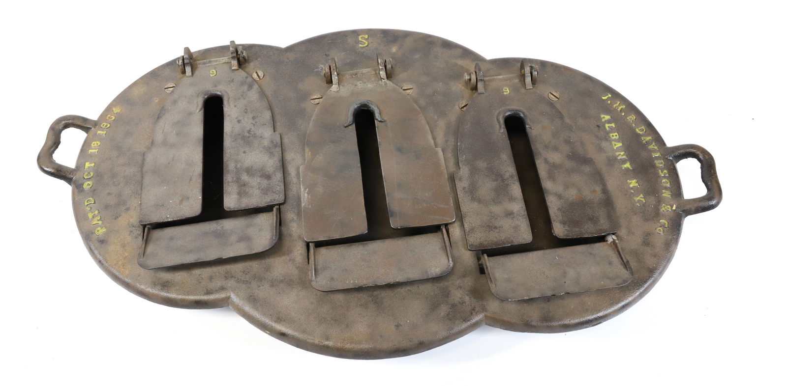 J.M. DAVIDSON AND CO. IRON HEATER (1 of 3)