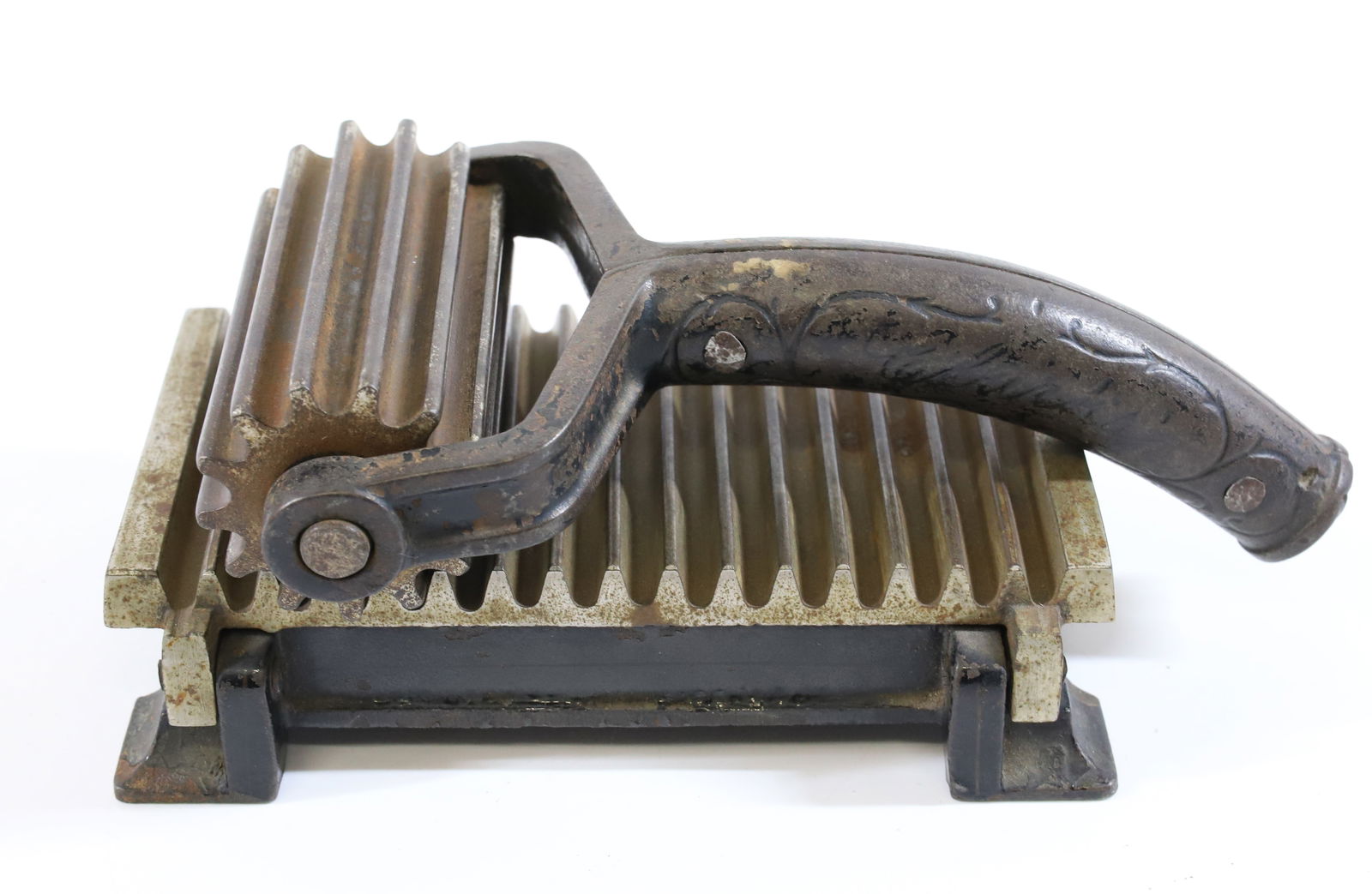 AMERICAN MACHINE CO. FLUTING IRON (1 of 3)