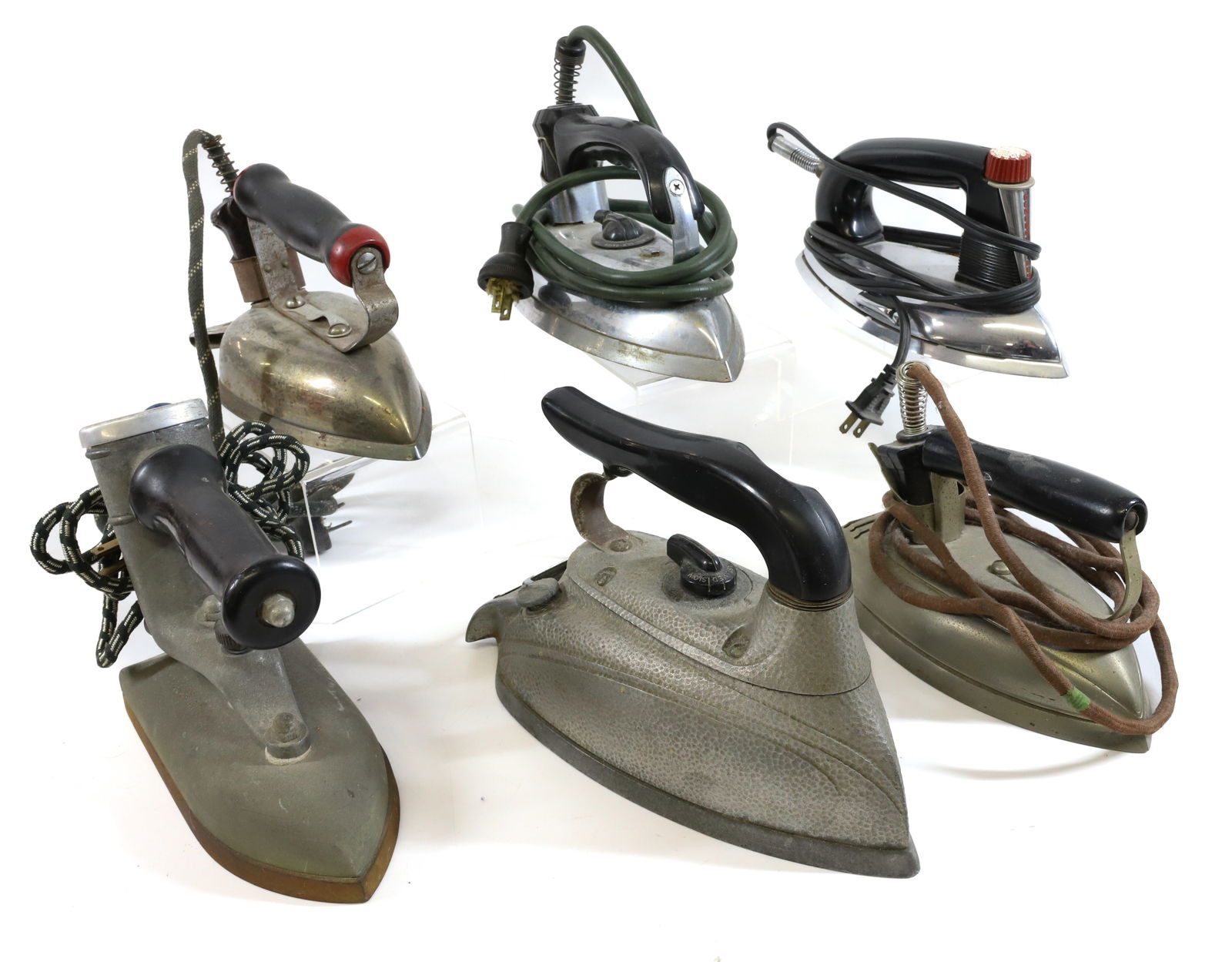 LOT OF VINTAGE ELECTRIC IRONS (1 of 7)