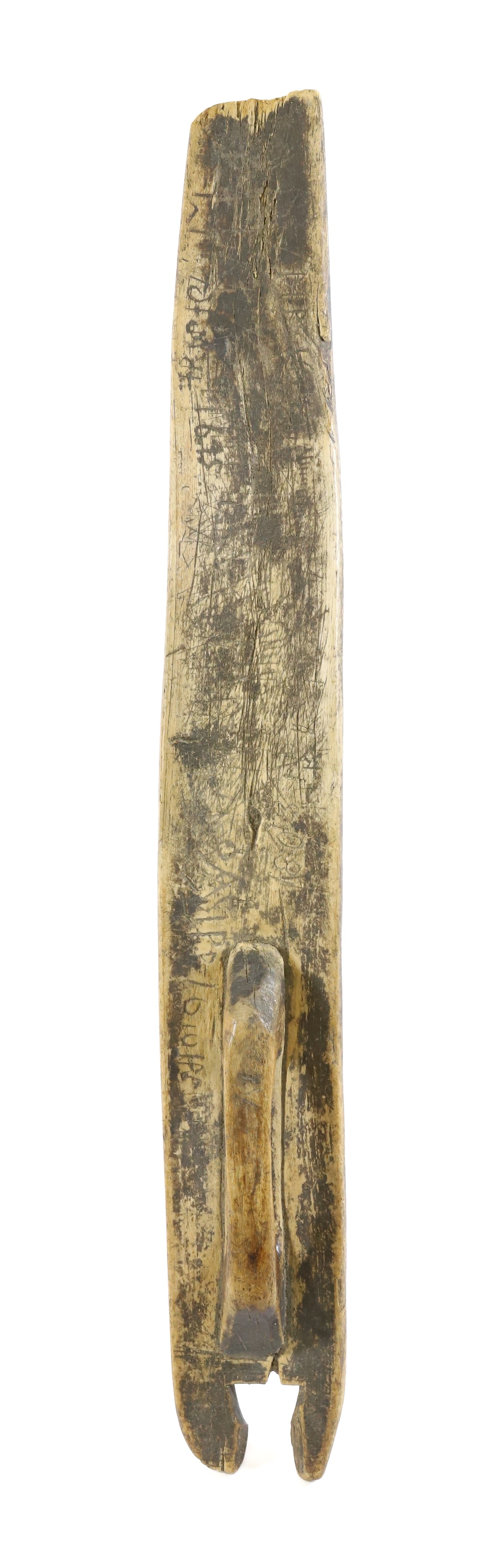 17TH CENTURY ICELANDIC CARVED MANGLE BOARD (1 of 4)