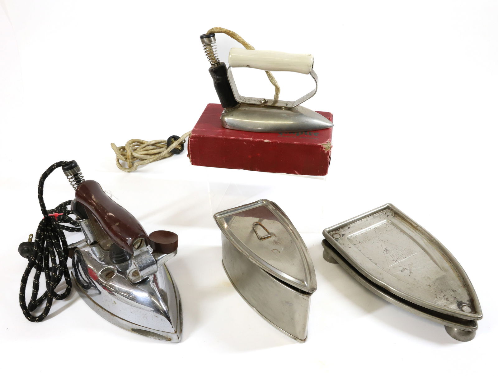 VINTAGE AND ELECTRIC IRON LOT: GENERAL ELECTRIC, EMPIRE TRAVEL IN BOX, AND ALUMINUM BOTTOM WITH REMOVABLE TOP, OTHER PLEASE READ CAREFULLY - Terms for Purchasing and Shipping of Auction Items. Please read carefully before bidding.