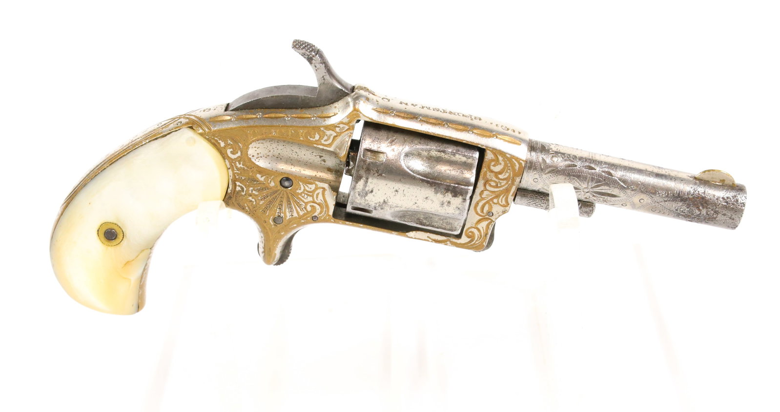 SPORTSMAN ENGRAVED REVOLVER: 32 CAL, SERIAL# N/V, 2 3/4" BARREL - EXCELLENT PEARL GRIPS, FRAMED MARKED SPORTSMAN - THIS GUN DOES NOT REQUIRE REGISTRATION UPDATED 2024 TERMS FOR PURCHASING AND SHIPPING OF AUCTION ITEMS. PLEASE REA