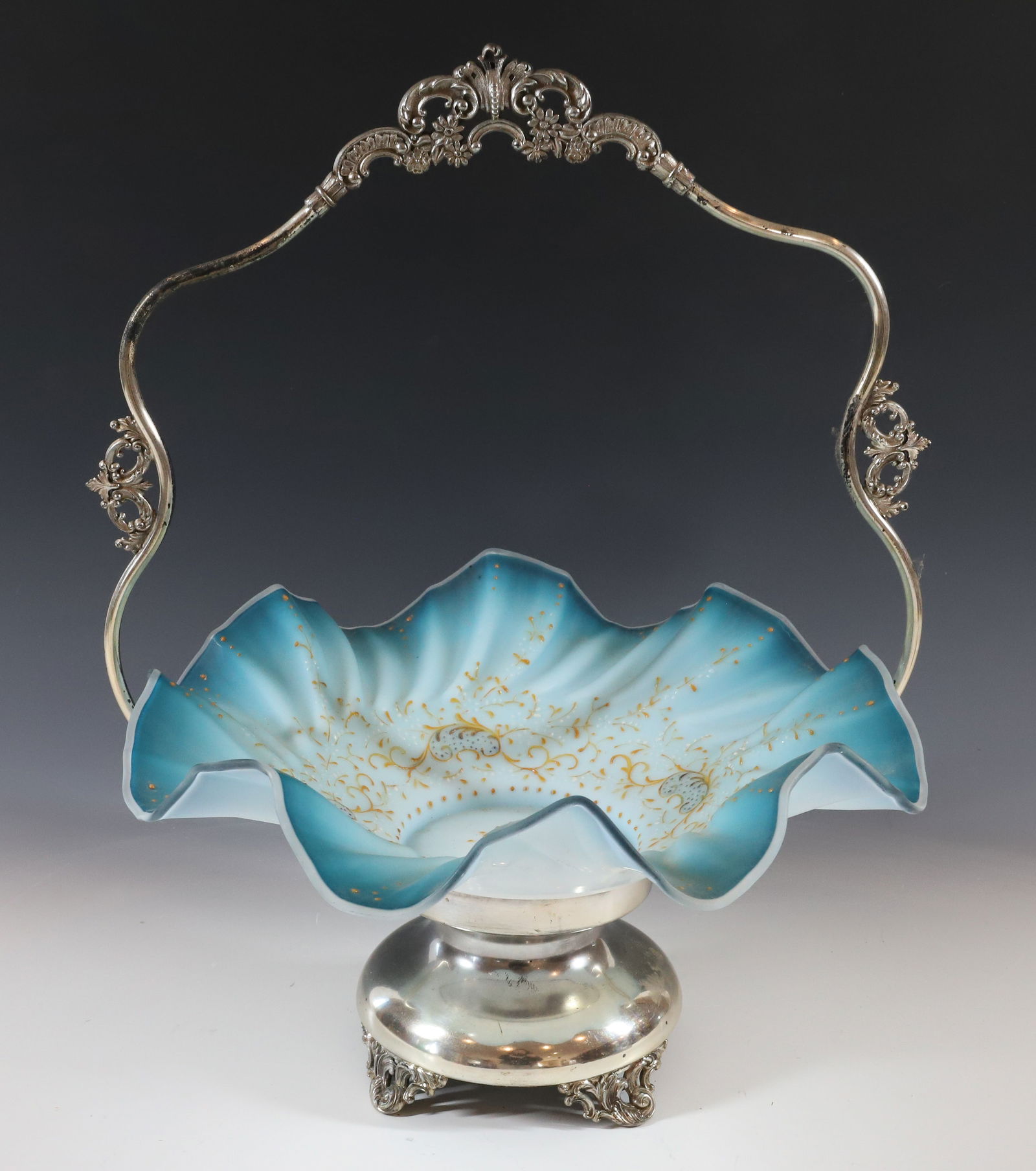 ART GLASS BRIDES BASKET (1 of 5)