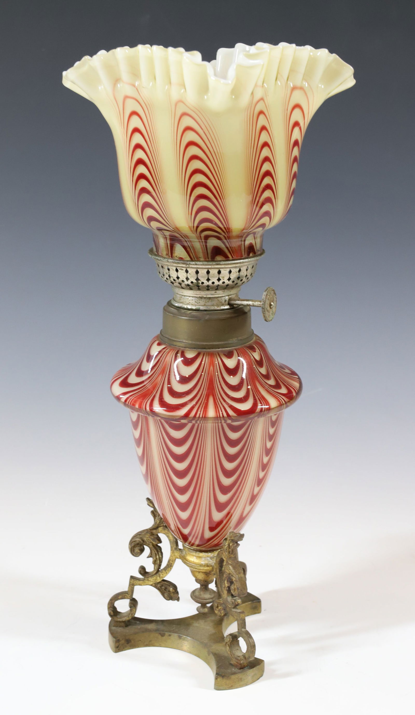 ART GLASS KEROSENE LAMP (1 of 3)