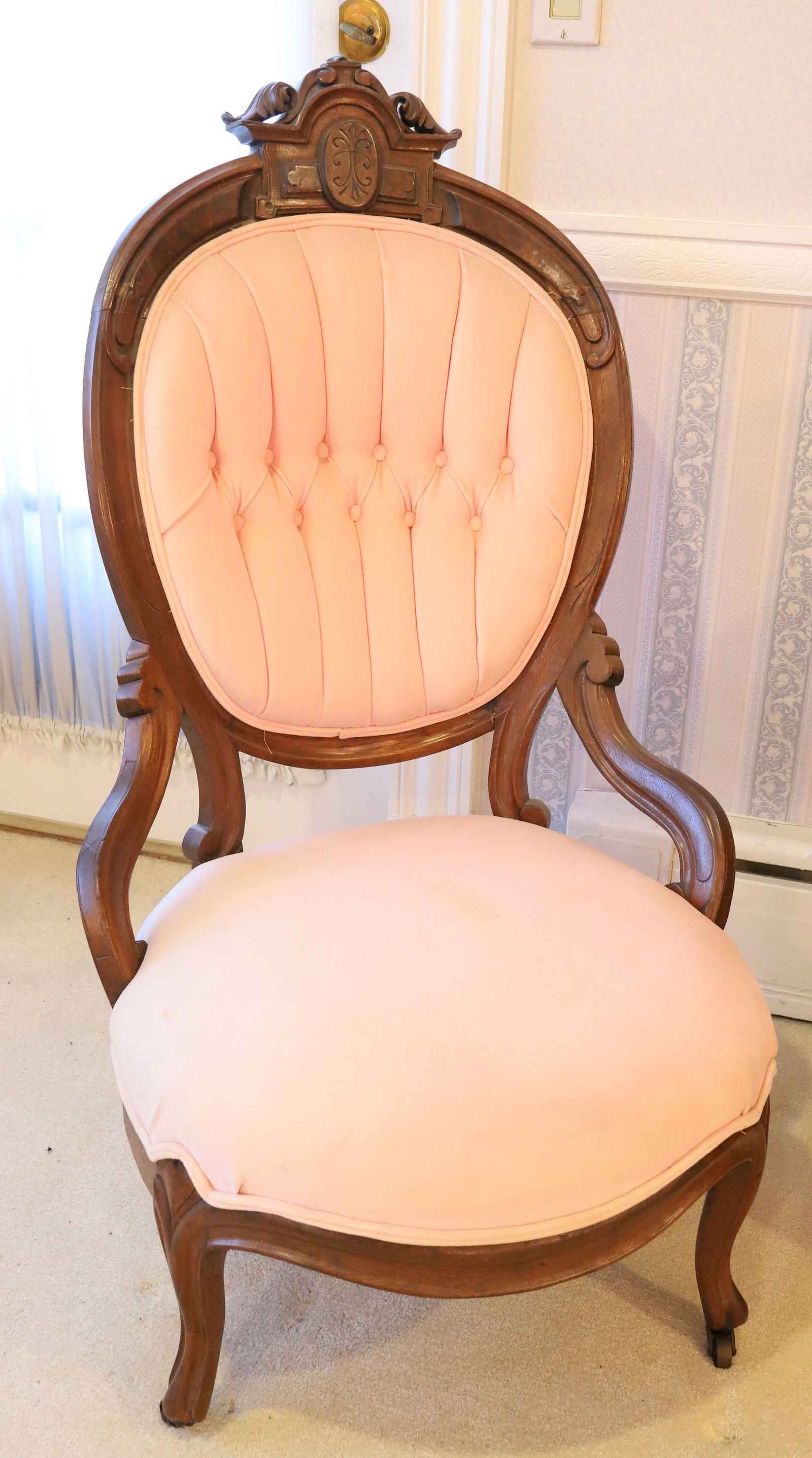 ANTIQUE  CHAIR (1 of 3)