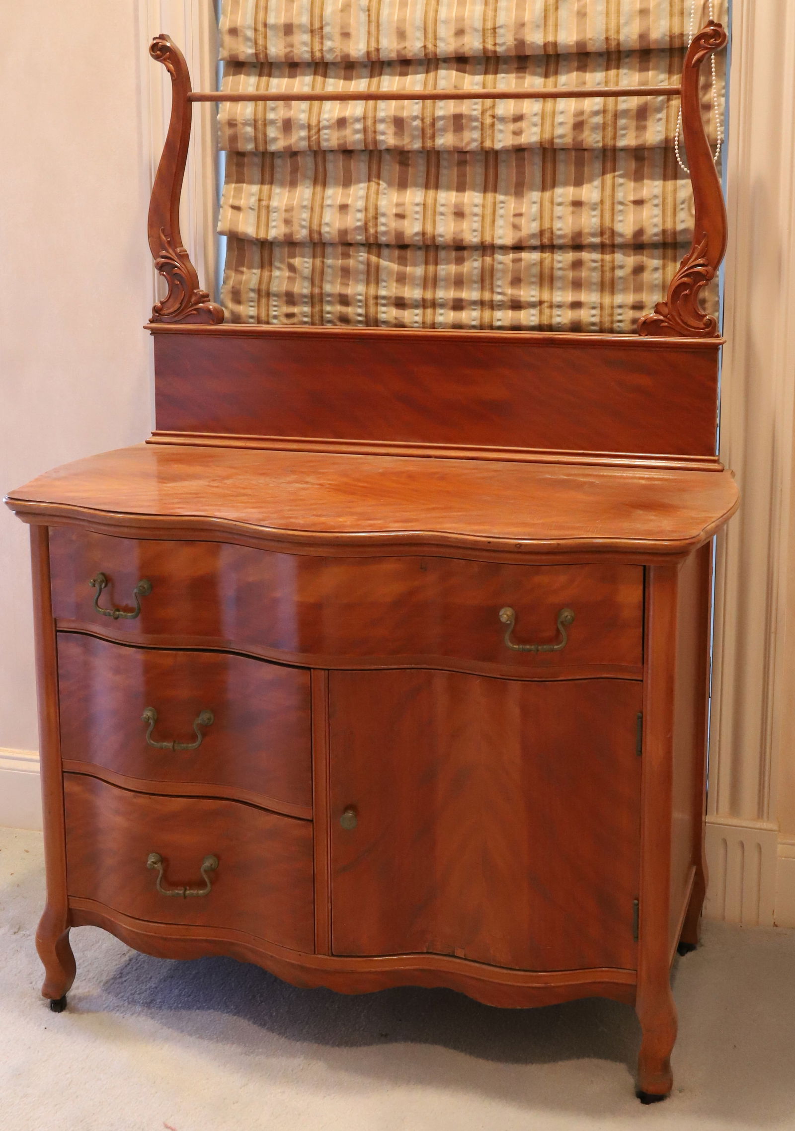 ANTIQUE WASH STAND (1 of 4)
