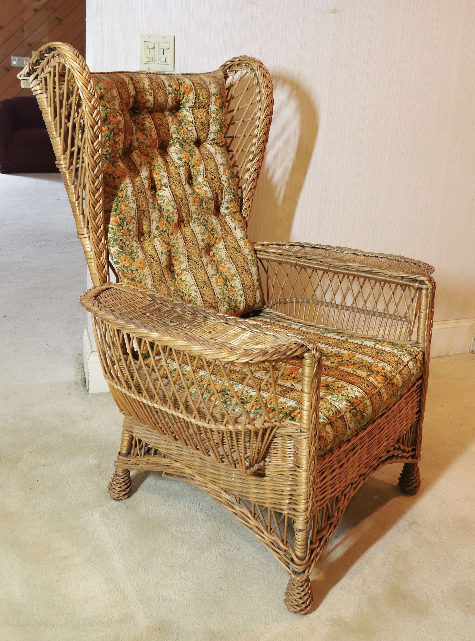 VINTAGE WICKER CHAIR (1 of 2)