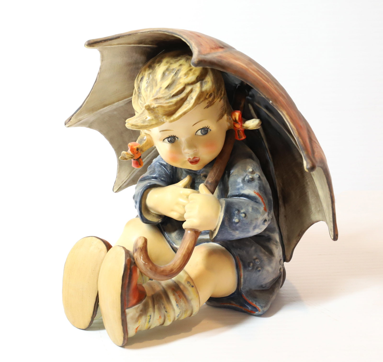 HUMMEL FIGURINE: UMBRELLA GIRL, 152/ 11/ B (TMK-5) 7 1/2 " H PLEASE READ CAREFULLY - Terms for Purchasing and Shipping of Auction Items. Please read carefully before bidding. All payments for purchases will be made th