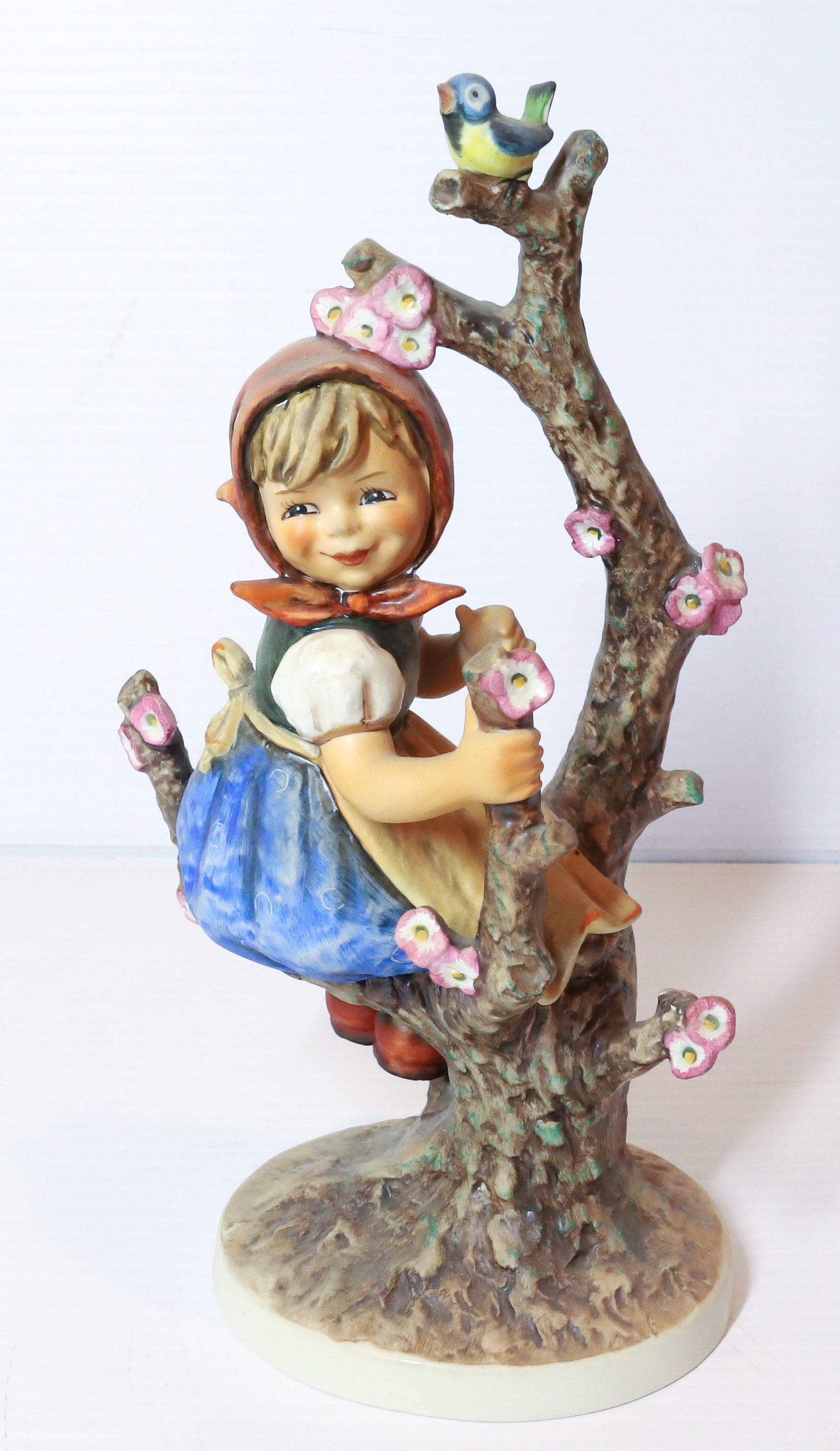HUMMEL FIGURINE: " APPLE TREE GIRL" # 141 / V 1968. 10 1/2" H PLEASE READ CAREFULLY - Terms for Purchasing and Shipping of Auction Items. Please read carefully before bidding. All payments for purchases will be made t