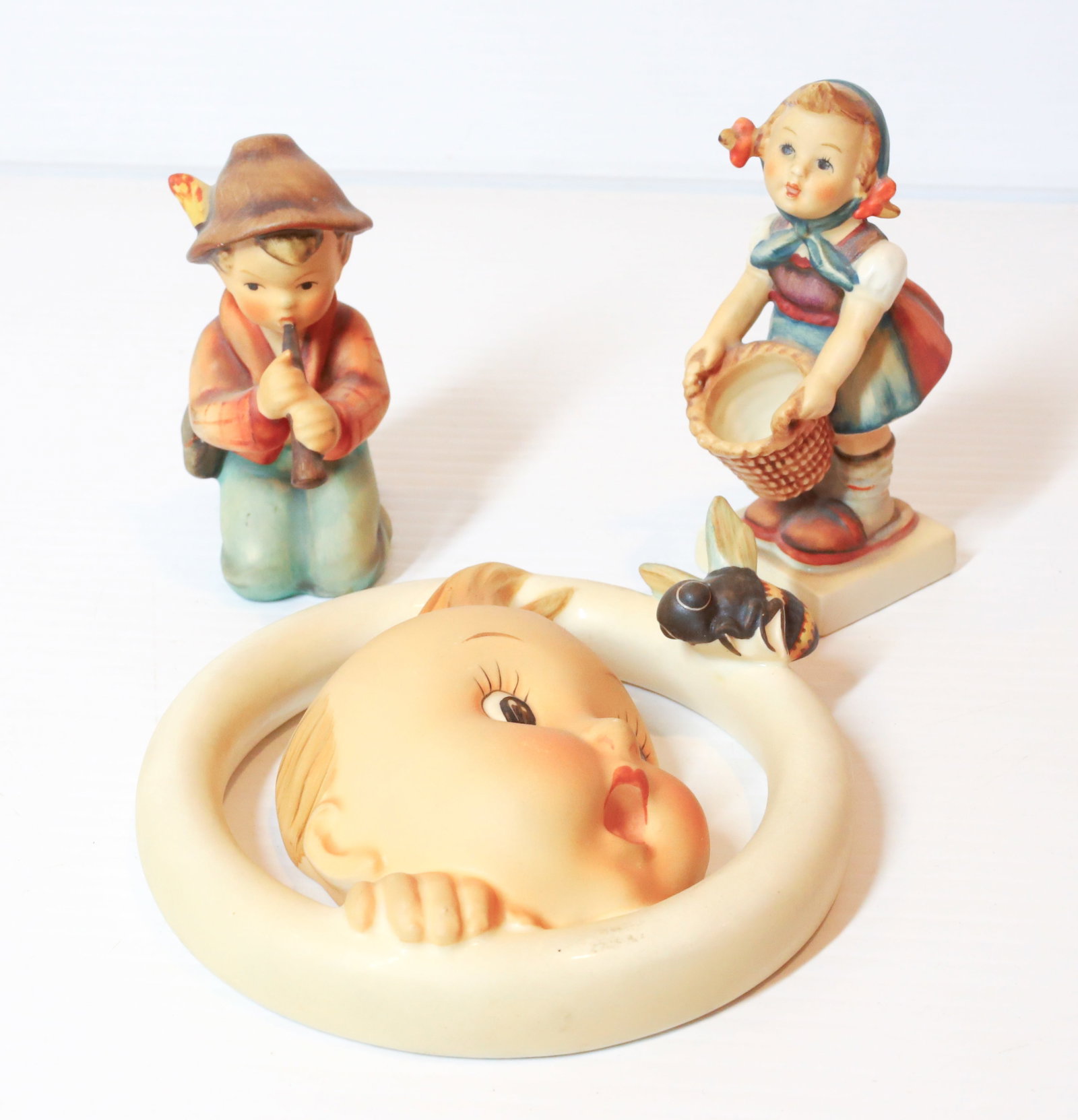HUMMEL FIGURINES: BA BEE RING 5", LITTLE TOOTER AND LITTLE HELPER. TMK-3,4 MARKS PLEASE READ CAREFULLY - Terms for Purchasing and Shipping of Auction Items. Please read carefully before bidding. All payments for purcha