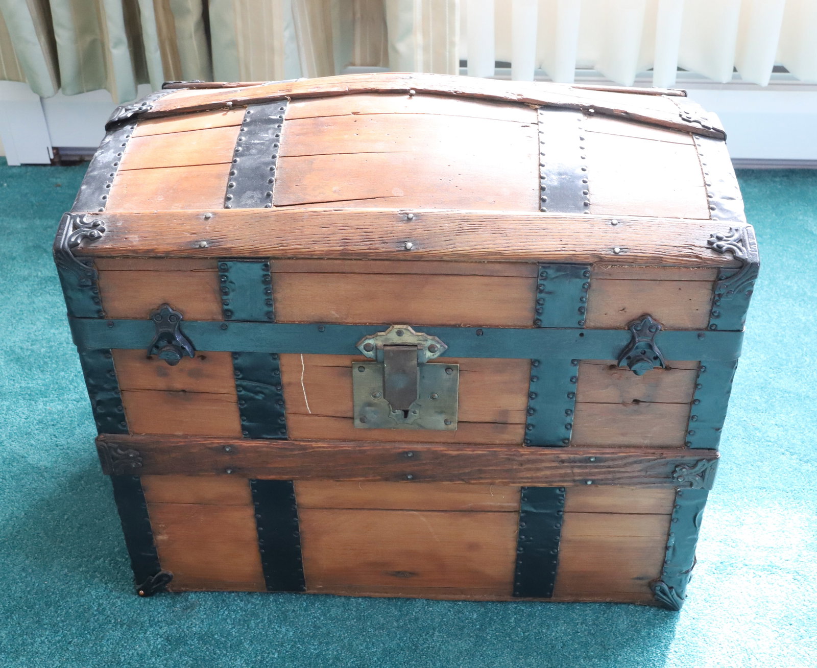 ANTIQUE TRUNK: WOODEN ANTIQUE TRUNK PLEASE READ CAREFULLY - Terms for Purchasing and Shipping of Auction Items. Please read carefully before bidding. All payments for purchases will be made through LiveAuctioneers.c