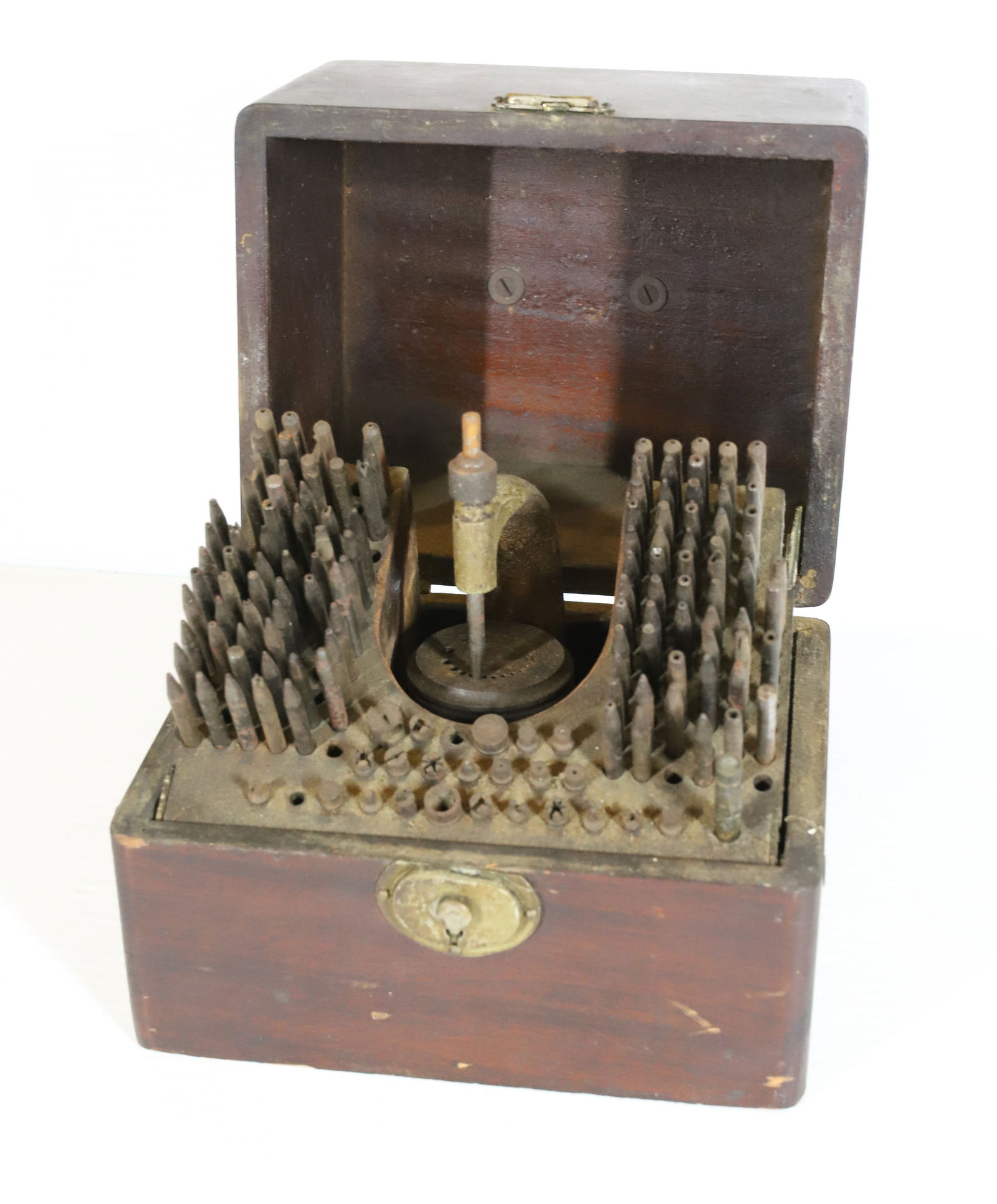 STARKING TOOL: KENDRICK & DAVIS "INVERTO" STAKING TOOL PLEASE READ CAREFULLY - Terms for Purchasing and Shipping of Auction Items. Please read carefully before bidding. All payments for purchases will be made throug