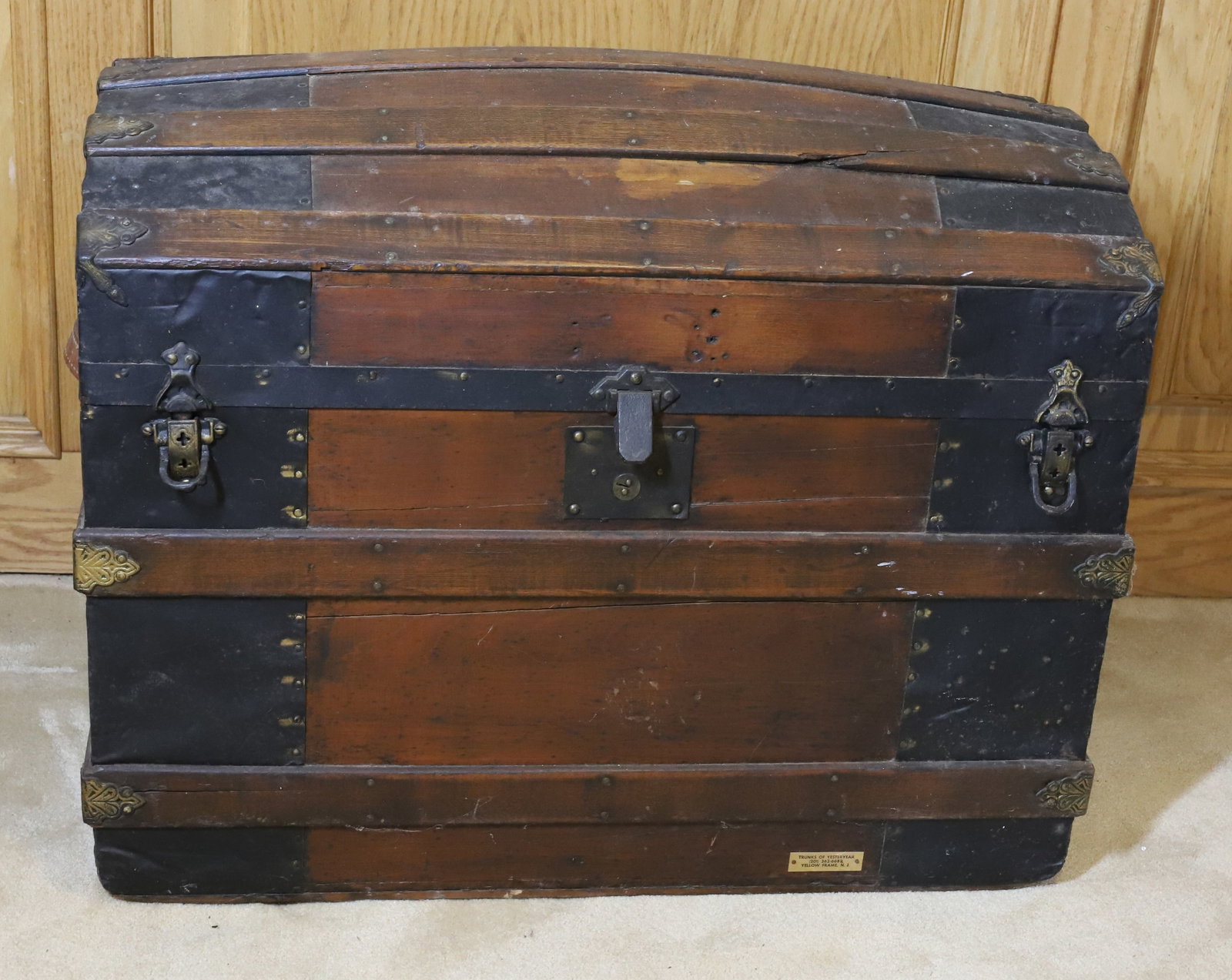 ANTIQUES TRUNK: WOODEN AND METAL LIFT LID TRUNK PLEASE READ CAREFULLY - Terms for Purchasing and Shipping of Auction Items. Please read carefully before bidding. All payments for purchases will be made through LiveAu