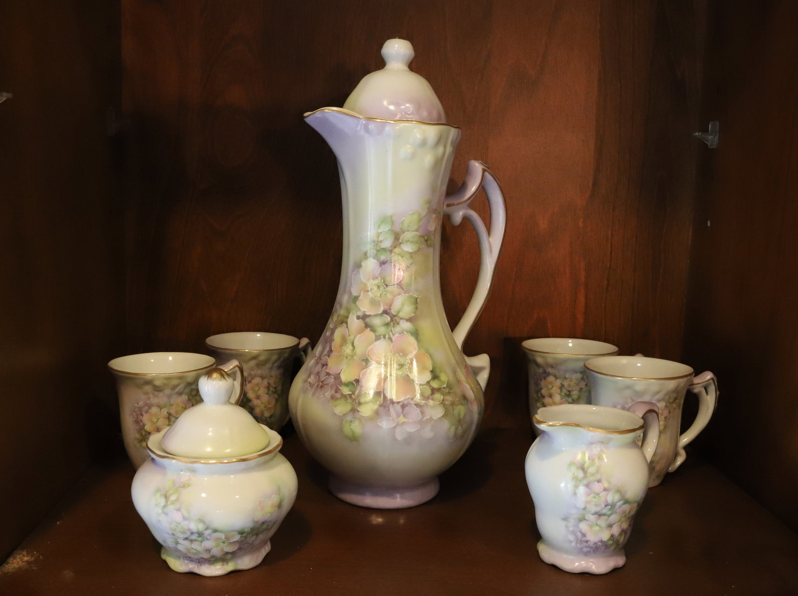 TEA SET: TEA POT, CUPS AND SUGAR CREAMER PLEASE READ CAREFULLY - Terms for Purchasing and Shipping of Auction Items. Please read carefully before bidding. All payments for purchases will be made through LiveAu