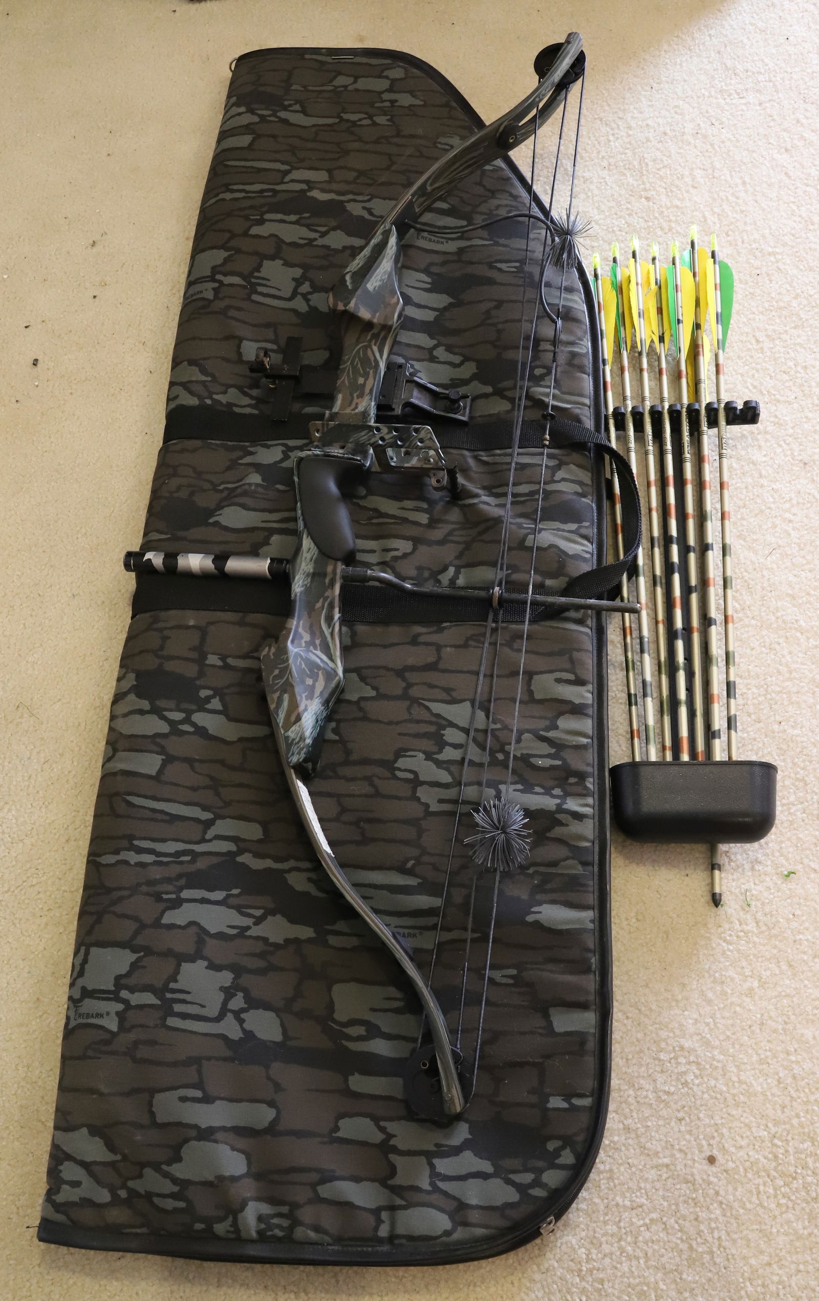 COMPOUND BOW AND ARROWS: MOUNTAINEER BOW, EASTON ARROWS PLEASE READ CAREFULLY - Terms for Purchasing and Shipping of Auction Items. Please read carefully before bidding. All payments for purchases will be made through LiveAuc