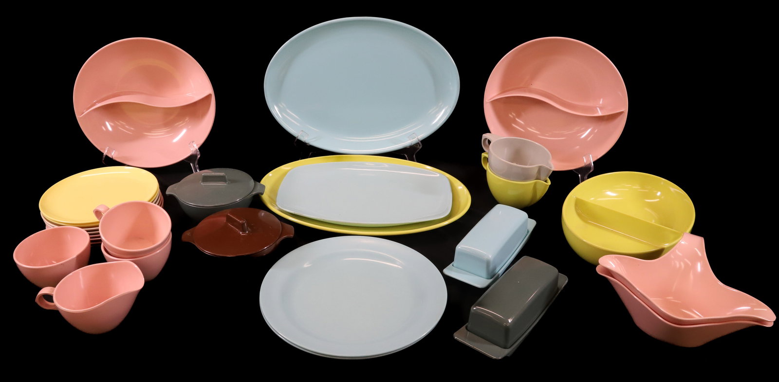 (28) PIECES OF VINTAGE MELMAC (1 of 5)