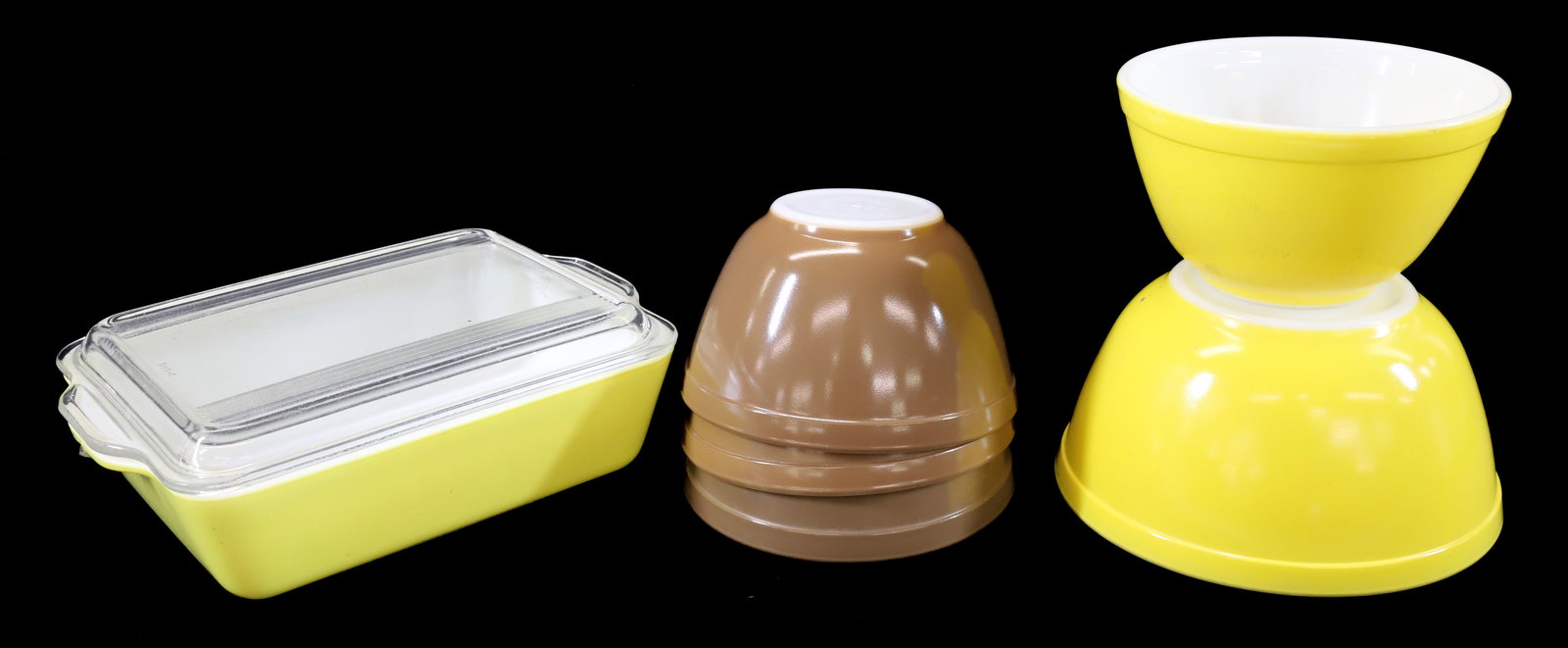 LOT OF PYREX MIXING BOWLS AND REFRIGERATOR DISH (1 of 7)