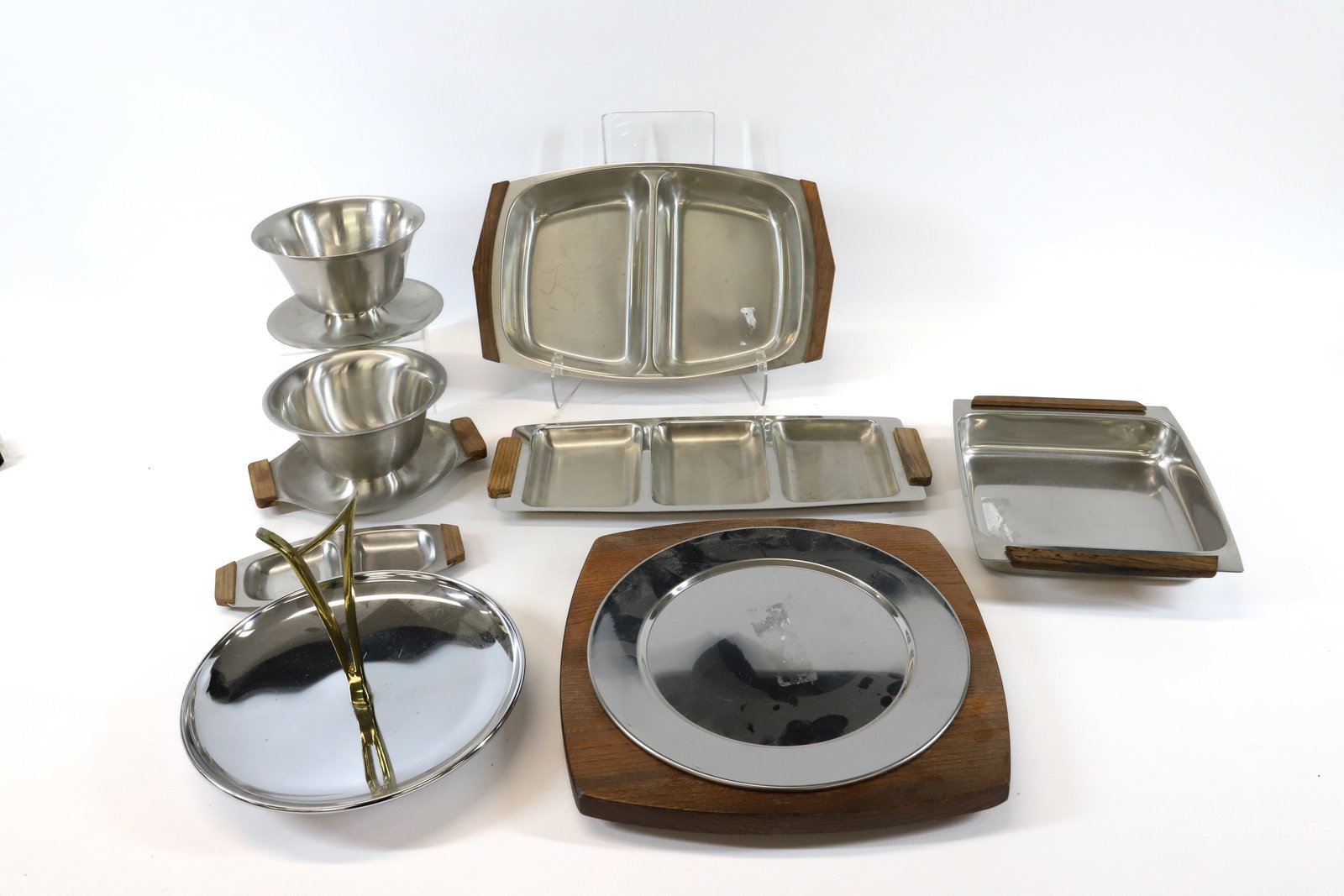 LOT OF VINTAGE SERVING PIECES (1 of 1)