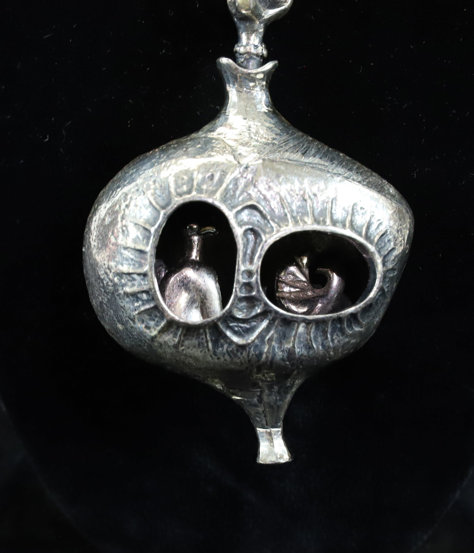 GUY VIDAL POD PENDANT (1 of 3)