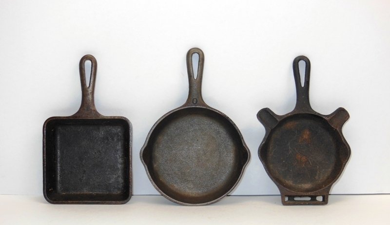 Griswold 3 Small Skillets