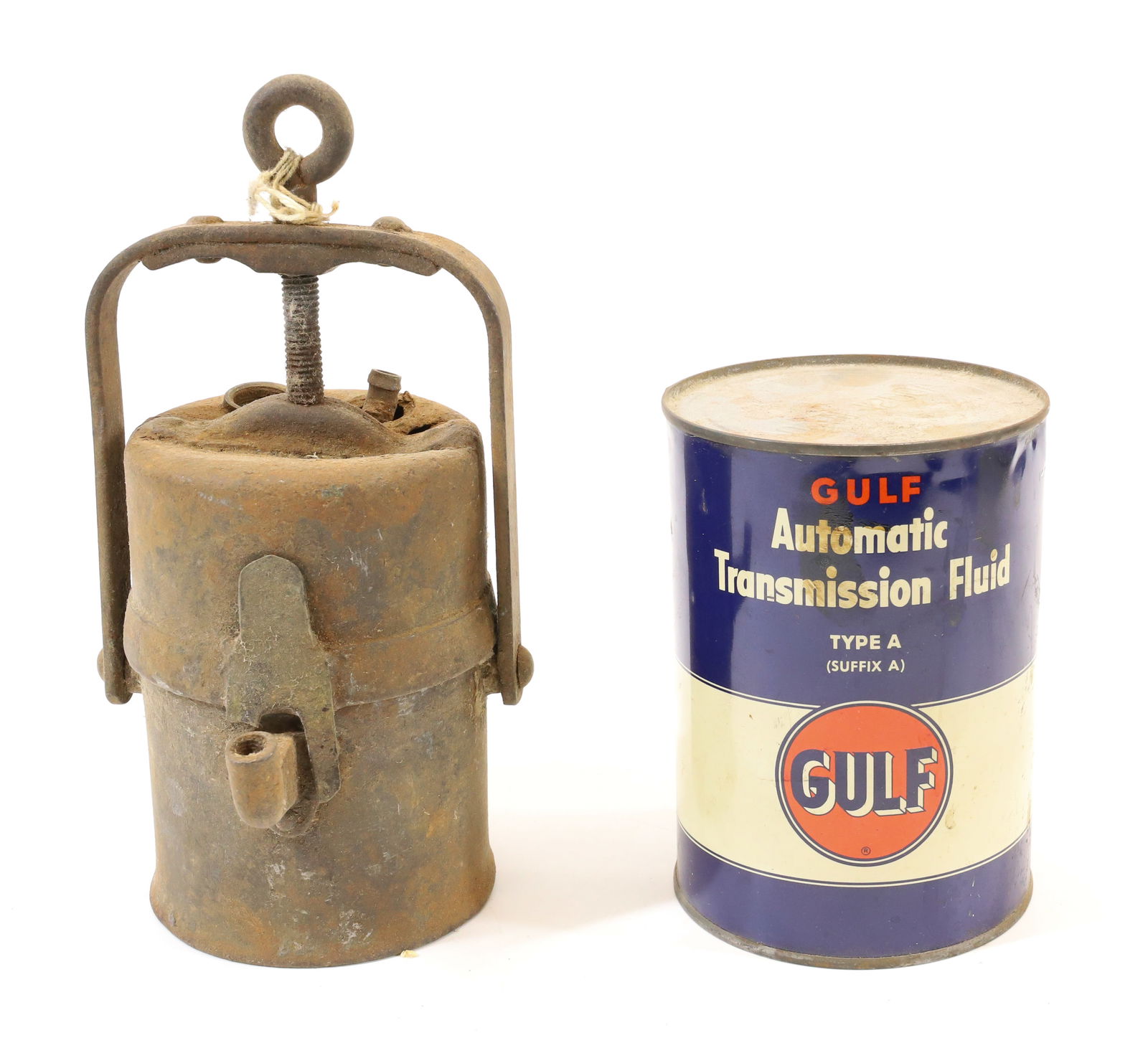 VINTAGE MINERS CARBIDE LAMP AND GULF CAN (1 of 4)