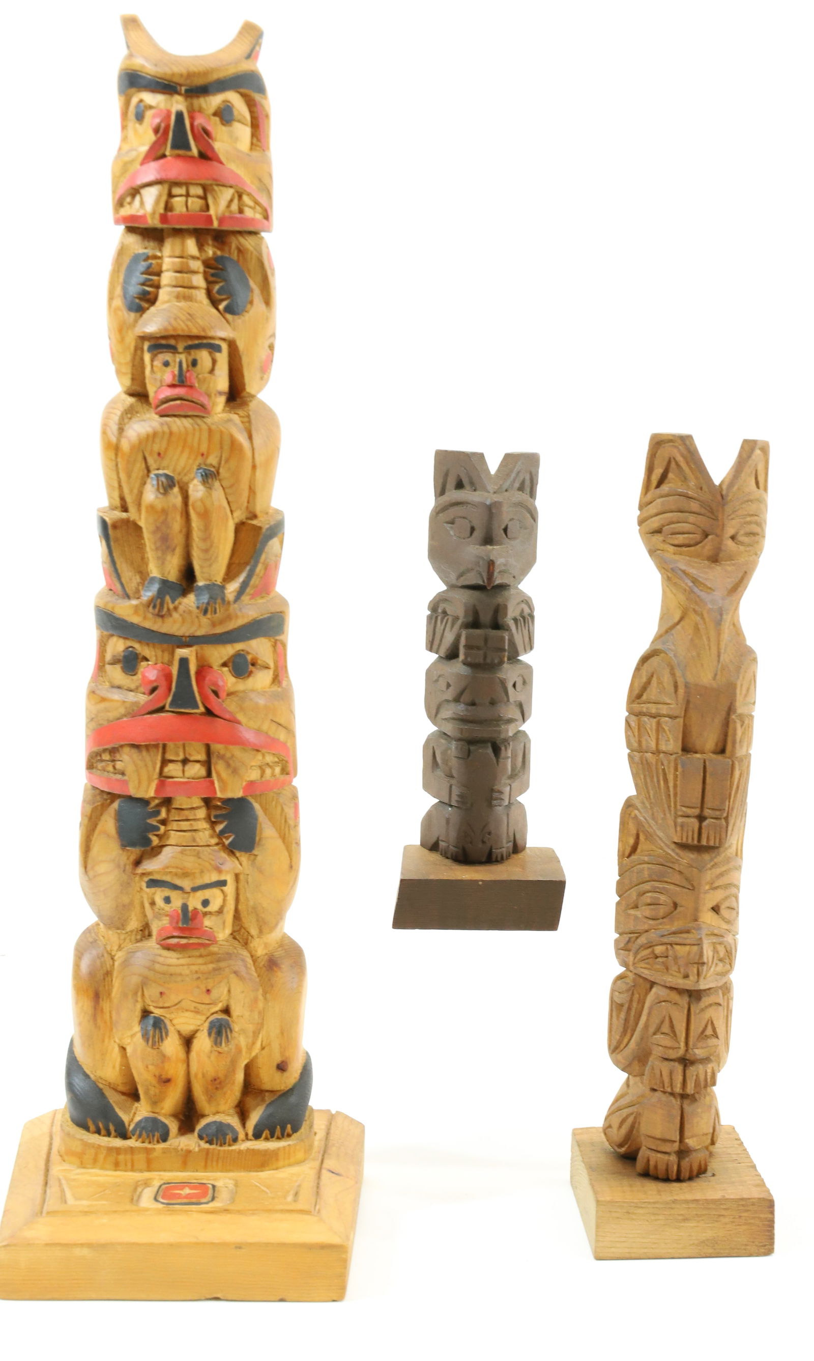 LOT OF VINTAGE TOTEM POLES (1 of 4)
