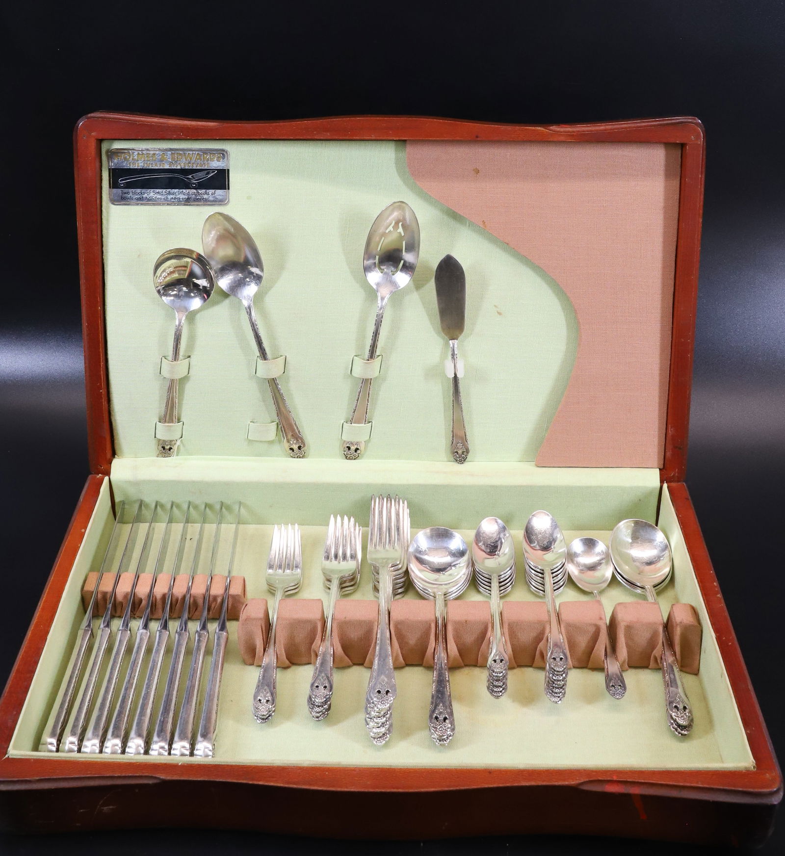 HOLMES & EDWARDS FLATWARE SET (1 of 5)