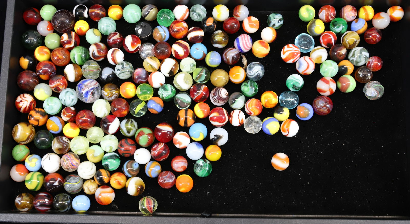 LARGE LOT OF GLASS MARBLES (1 of 4)