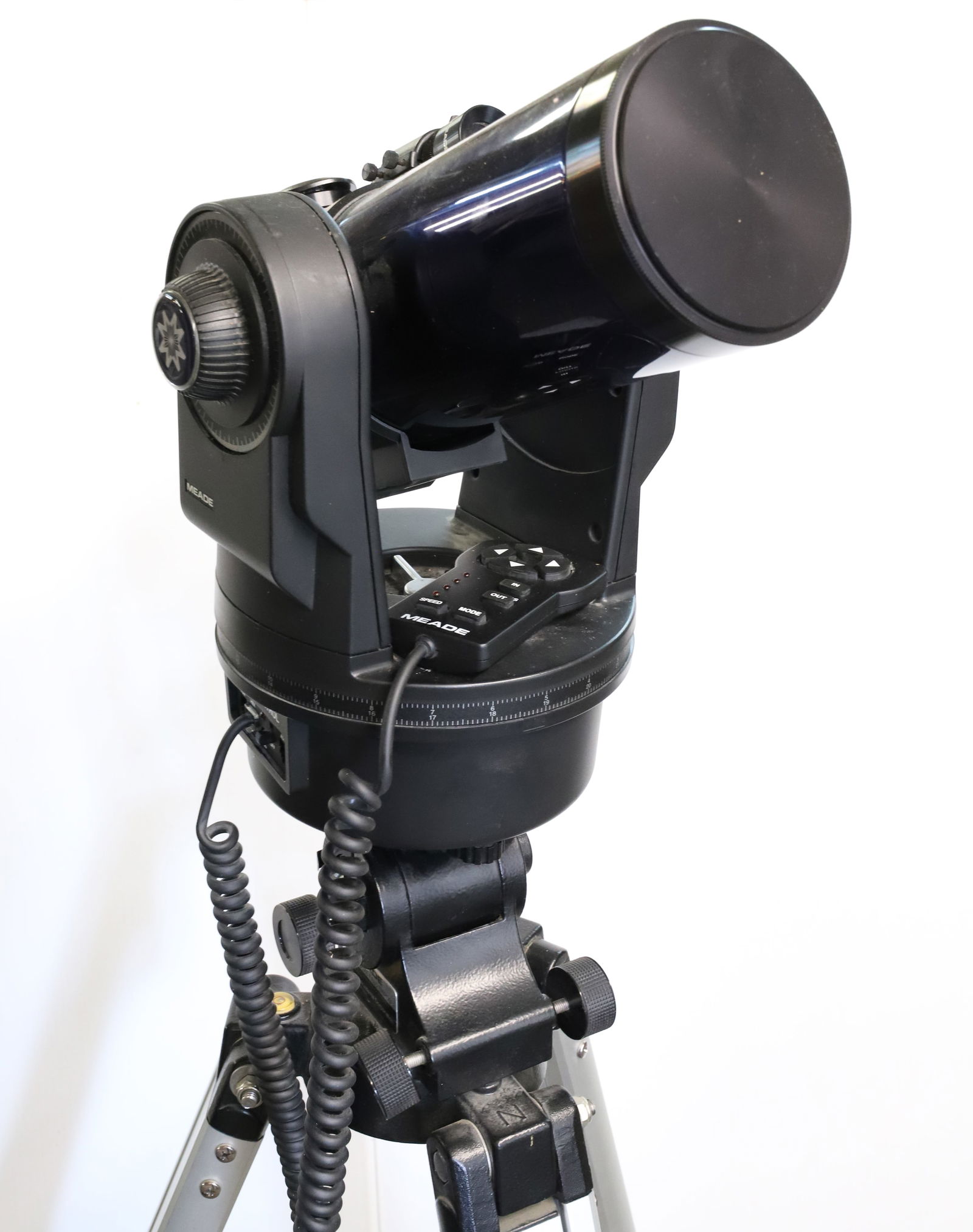 MEADE TELESCOPE AND TRIPOD (1 of 4)