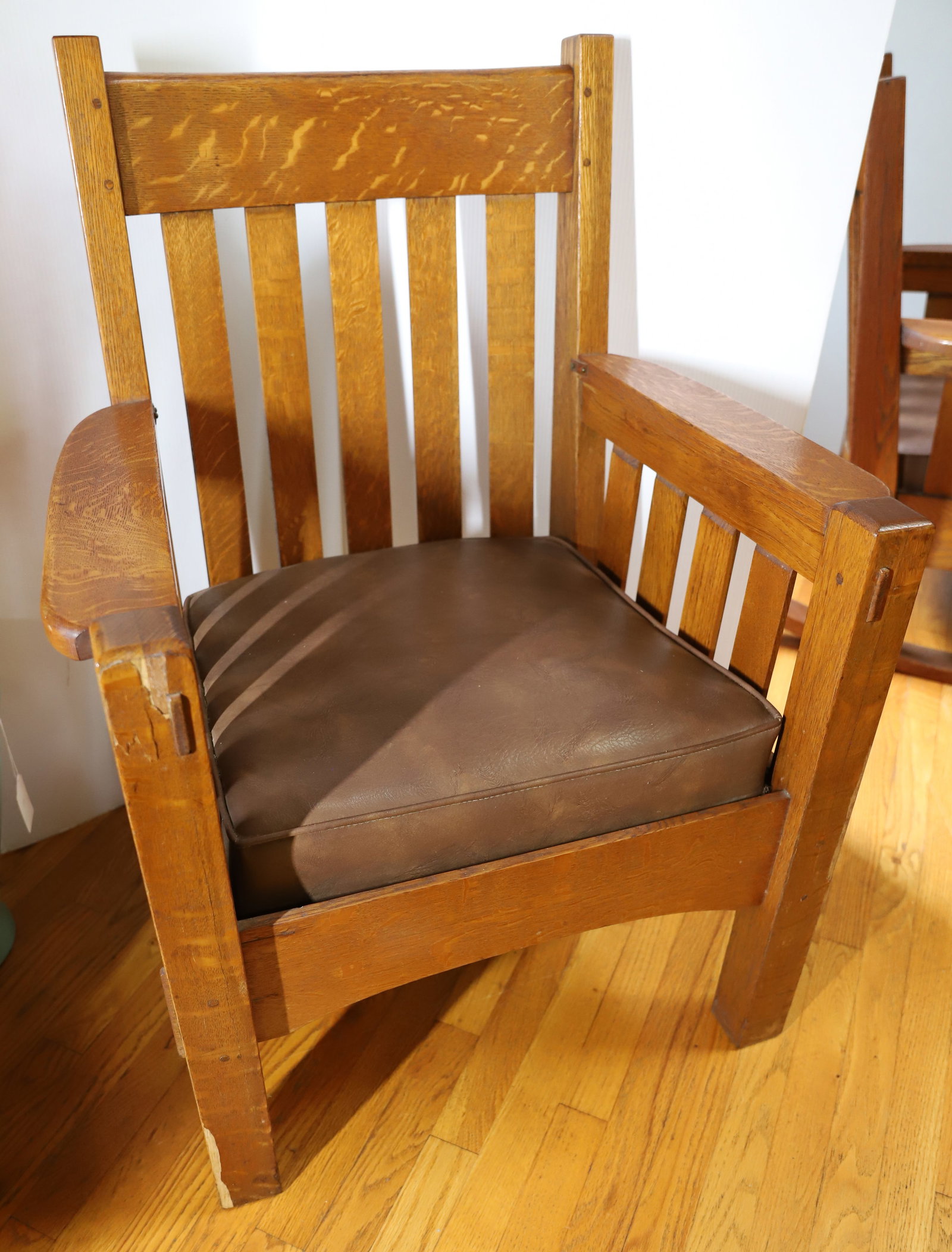 HARDEN ARTS AND CRAFT ARMCHAIR: MISSION OAK WITH DROP IN SEAT. MORTISED AND PEGGED CONSTRUCTION. 37 3/4" X 29" X 21". PLEASE READ CAREFULLY – THIS IS AN ONLINE ONLY AND ONSITE AUCTION. THE ADDRESS WILL BE GIVEN AFTER THE AUCTI