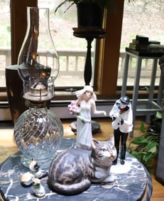 LOT OF PORCELAIN AND GLASS