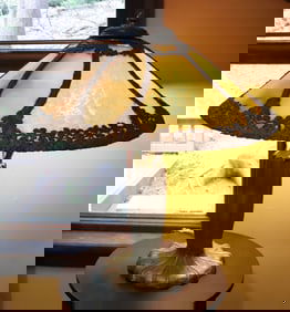 ART NOUVEAU SLAG GLASS TABLE LAMP