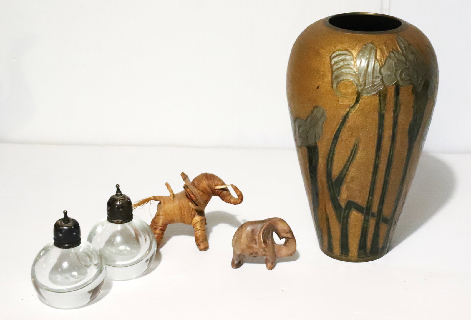 LOT OF VINTAGE SMALLS: ART NOUVEAU STYLE BRASS VASE, GLASS SALT AND PEPPER SHAKERS, AND (2) ELEPHANT FIGURES - VASE 7 1/4" PLEASE READ CAREFULLY – THIS IS AN ONLINE ONLY AND ONSITE AUCTION. THE ADDRESS WILL BE GIVEN A