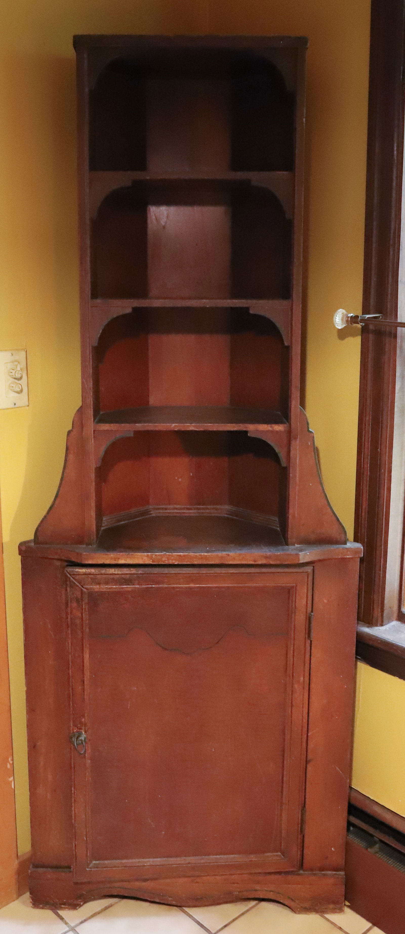 ANTIQUE CORNER SHELF (1 of 2)
