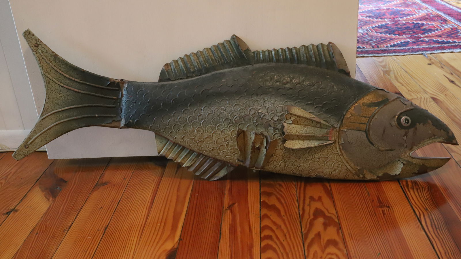 DECORATIVE METAL FISH DISPLAY (1 of 3)