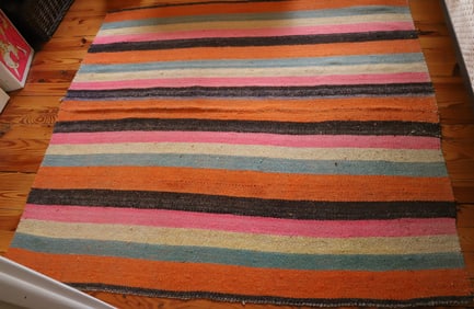 COLORFUL THROW RUG