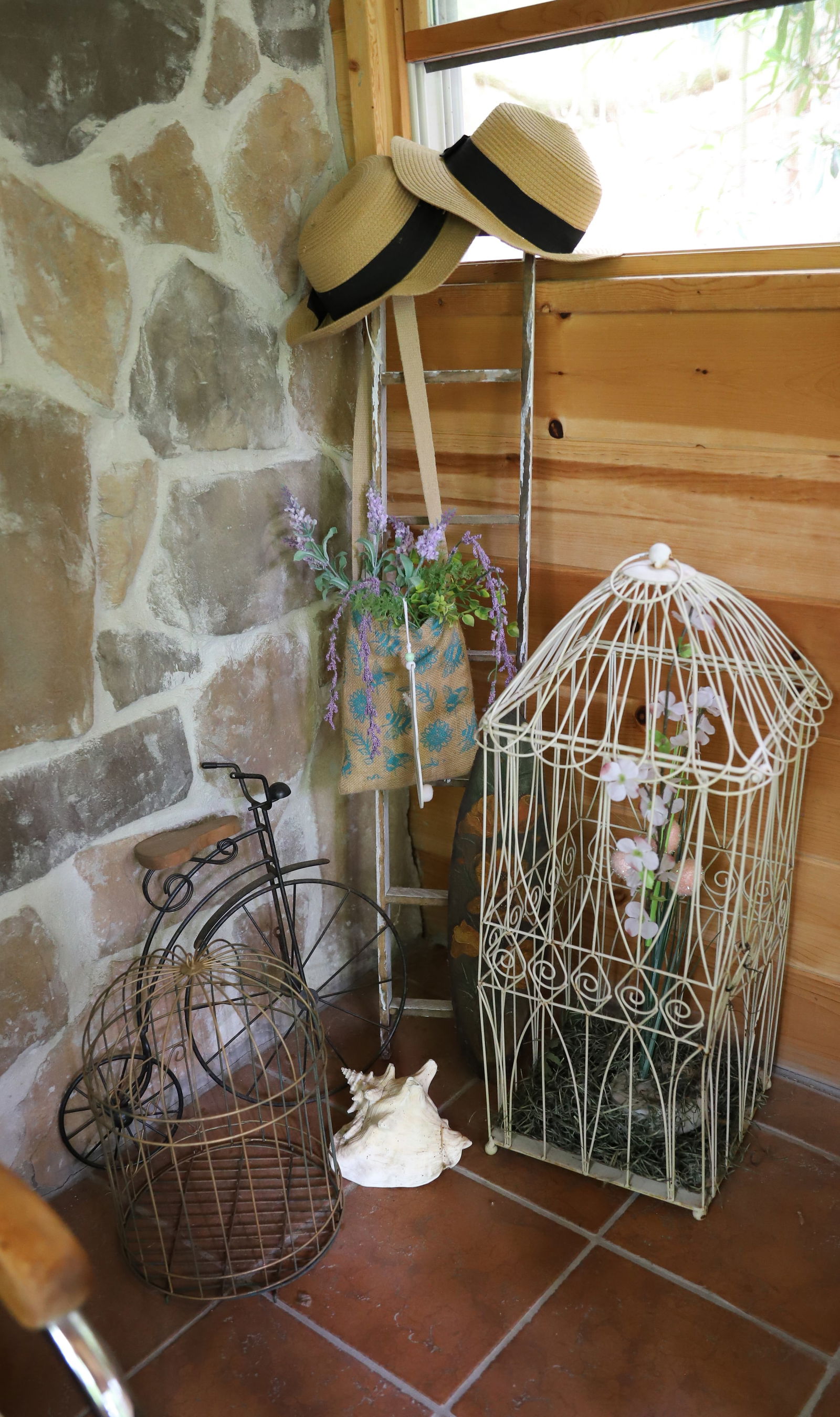 LOT OF DECORATIVE ACCESSORIES (1 of 4)