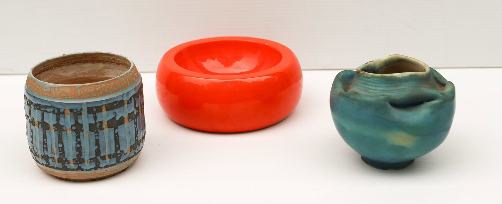 LOT OF VINTAGE POTTERY: ORANGE BOWL MRKD. ITALY (HAIRLINE CRACKS. BOTH ART POTTERY VASES SIGNED ON BOTTOM. BOTH 5" H. PLEASE READ CAREFULLY – THIS IS AN ONLINE ONLY AND ONSITE AUCTION. THE ADDRESS WILL BE GIVEN AFTER T