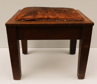 ARTS & CRAFT STYLE FOOTSTOOL/OTTOMAN