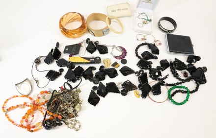 COSTUME JEWELRY LOT