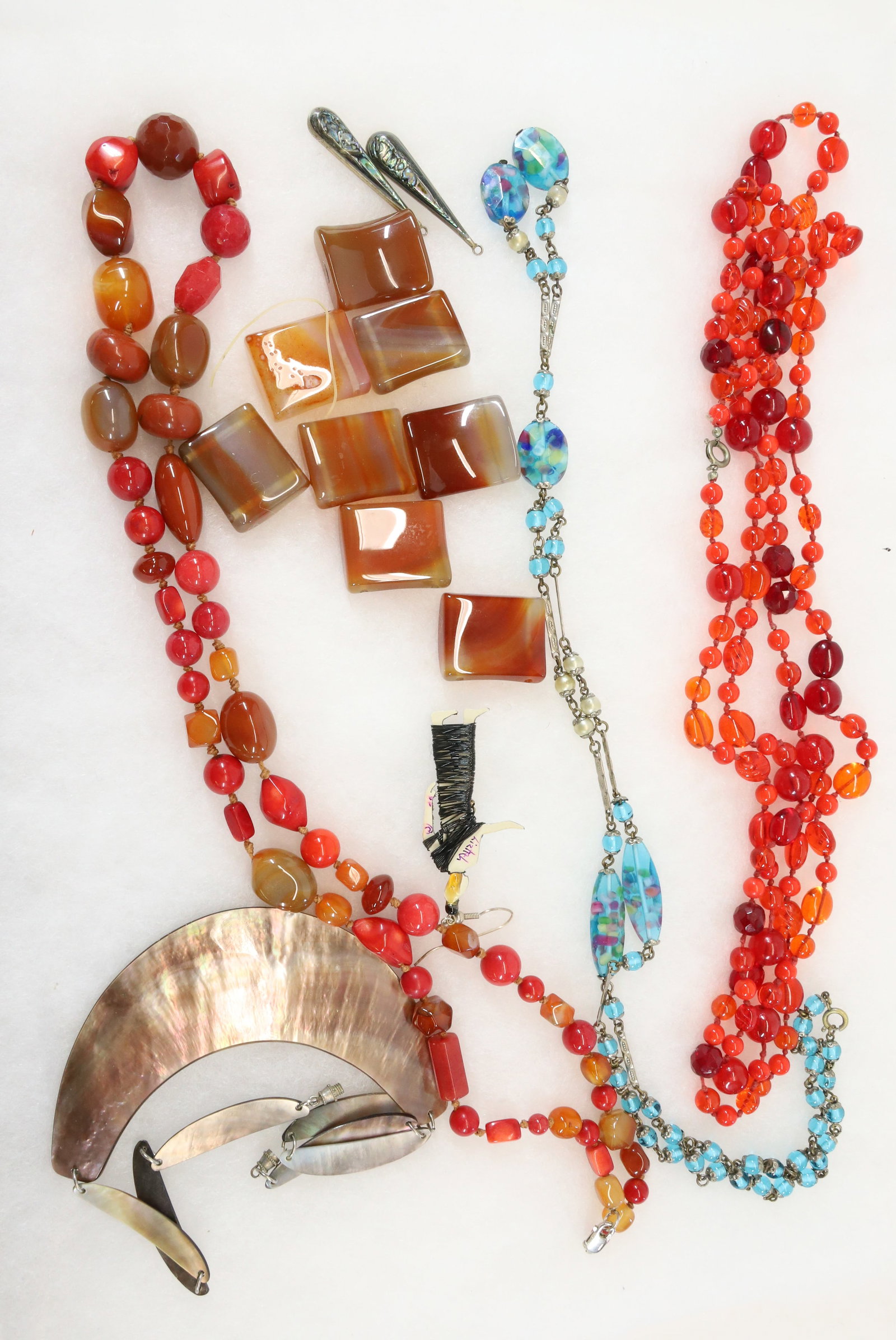 COSTUME JEWELRY LOT: GLASS AND CORAL NECKLACE, BLUE GLASS CZECH NECKLACE AND ORANGE GLASS NECKLACE ETC PLEASE READ CAREFULLY – THIS IS AN ONLINE ONLY AND ONSITE AUCTION. THE ADDRESS WILL BE GIVEN AFTER THE AUCTION H