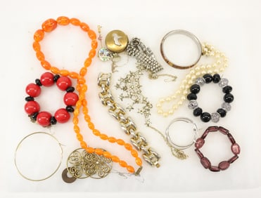 COSTUME JEWELRY LOT